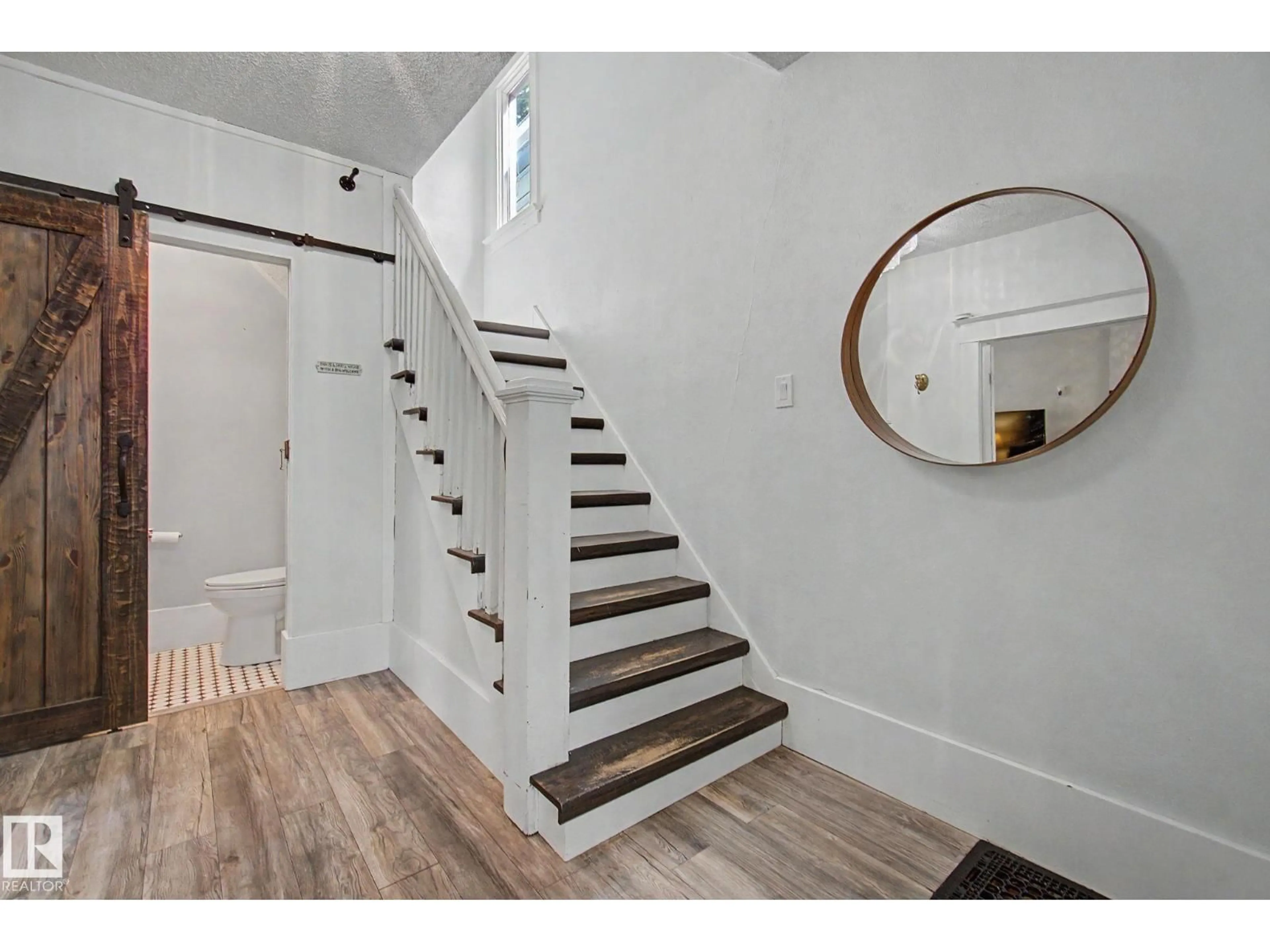 Stairs for 10647 125 ST, Edmonton Alberta T5N1T7