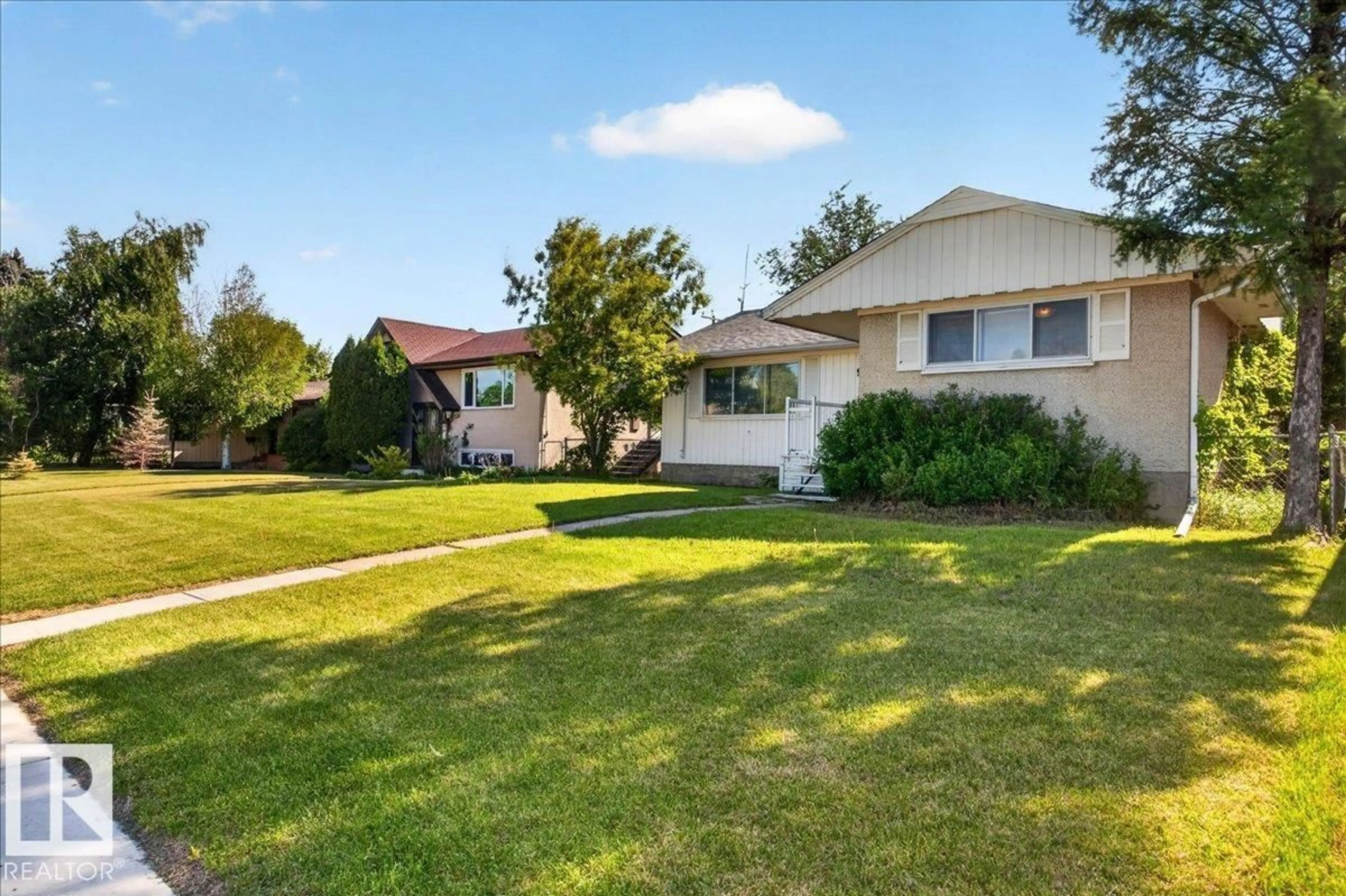 A pic from outside/outdoor area/front of a property/back of a property/a pic from drone, unknown for 9263 74 ST, Edmonton Alberta T6B2B5