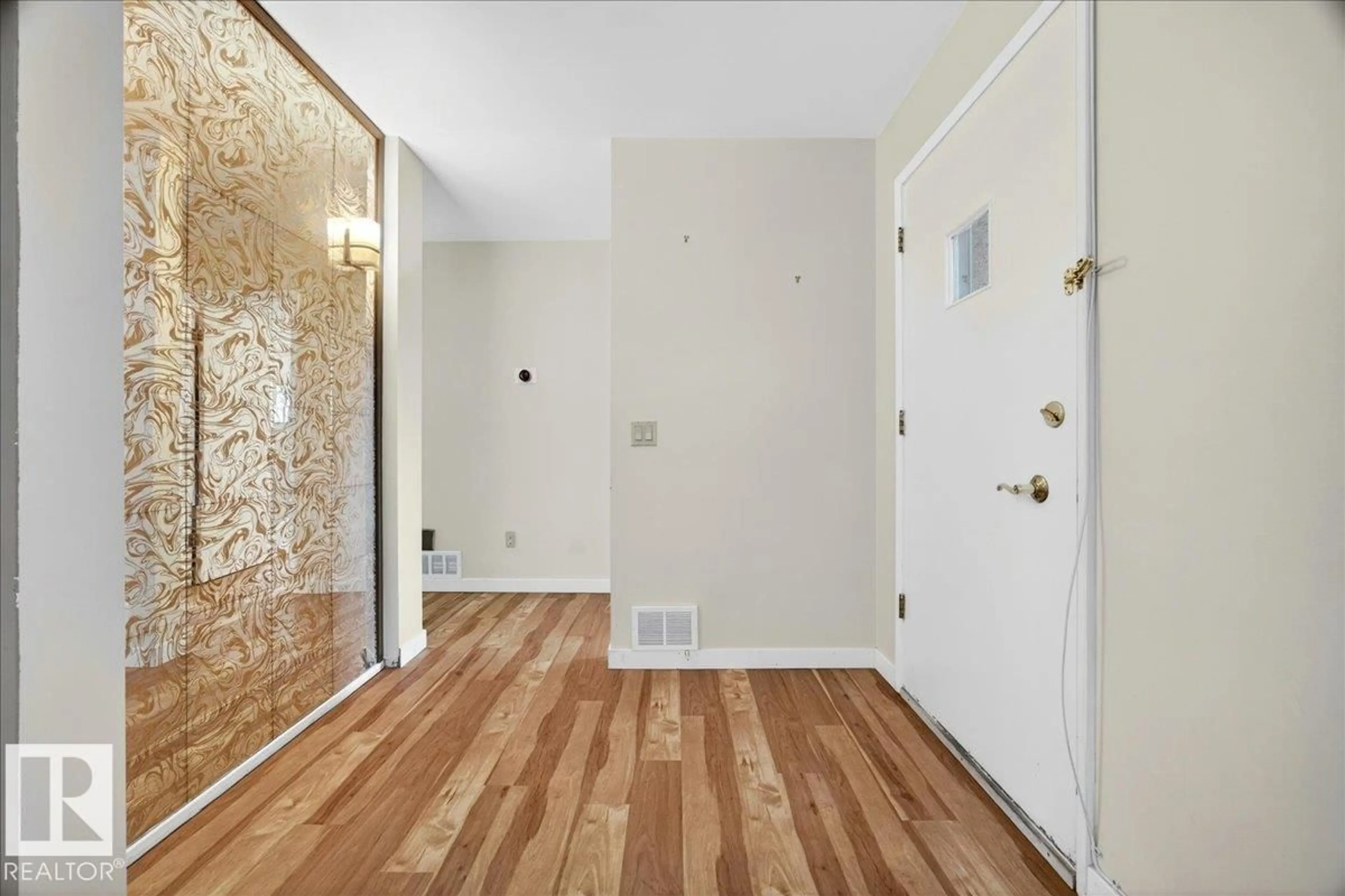 Indoor entryway for 9263 74 ST, Edmonton Alberta T6B2B5