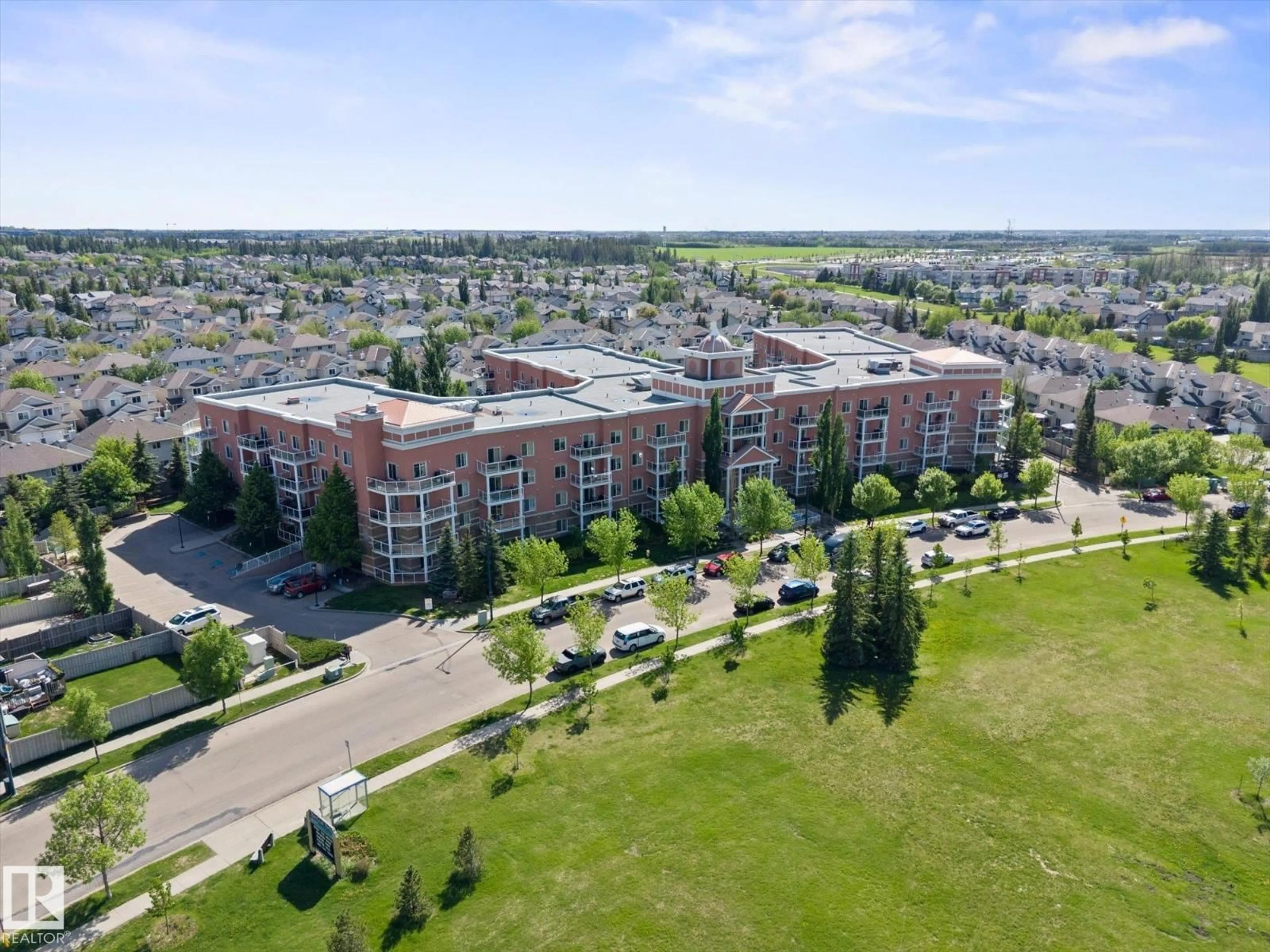 A pic from outside/outdoor area/front of a property/back of a property/a pic from drone, building for 263 - 126 MACEWAN RD, Edmonton Alberta T6W0C4