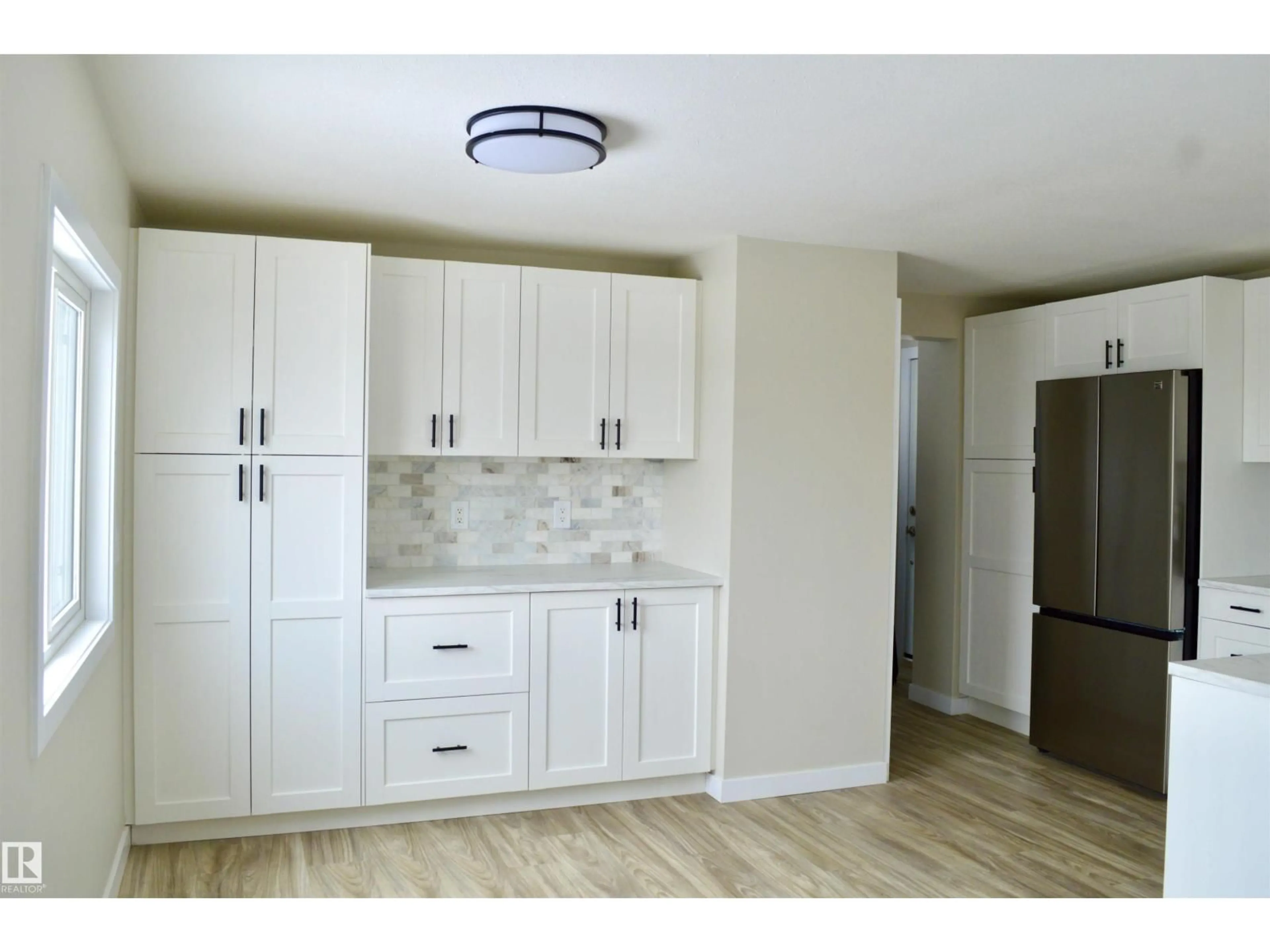Standard kitchen, unknown for 735 PARKLAND BROOK, Rural Parkland County Alberta T7X3N3