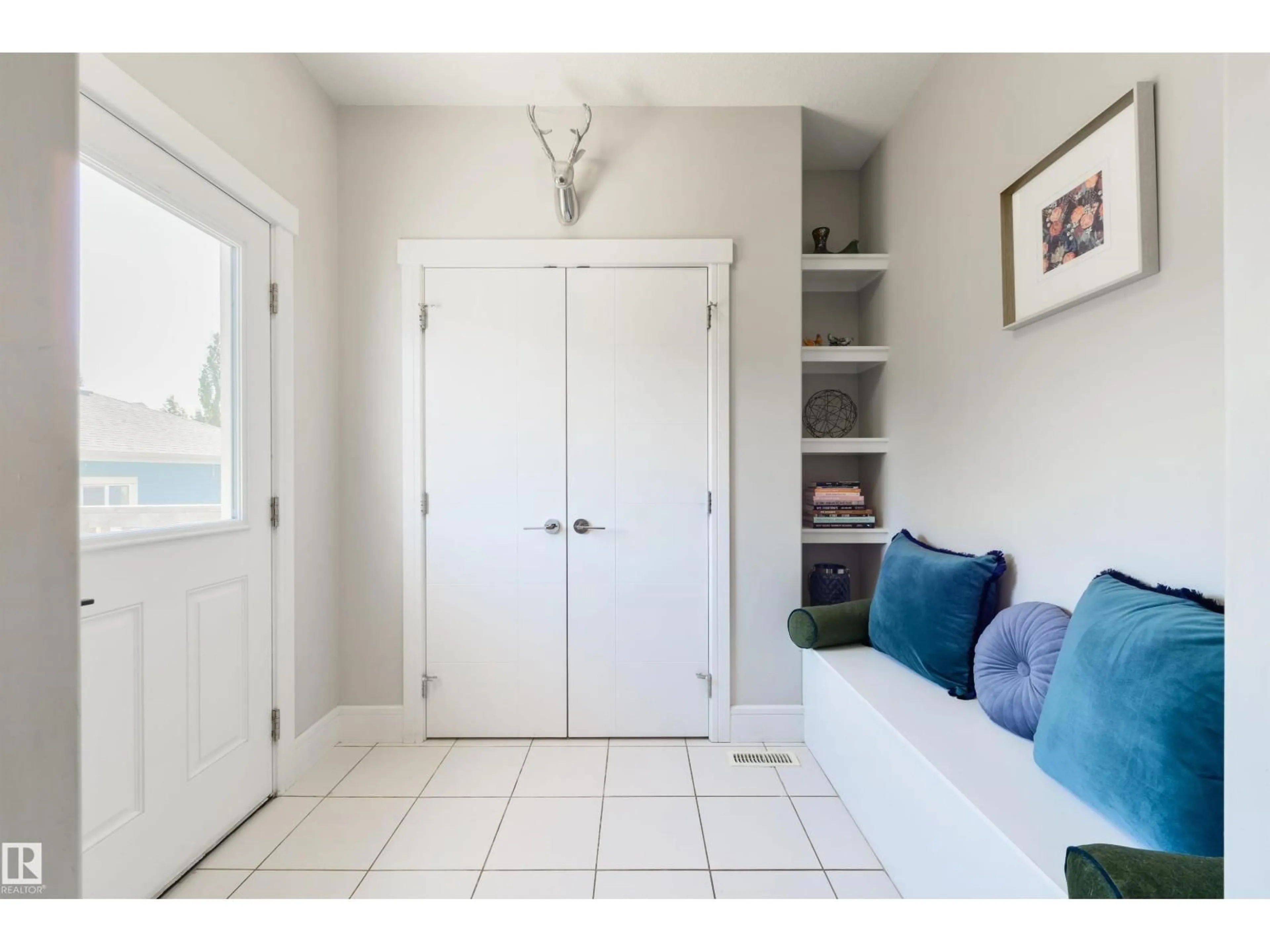 Indoor entryway for 5125 CORVETTE ST, Edmonton Alberta T5E6T9