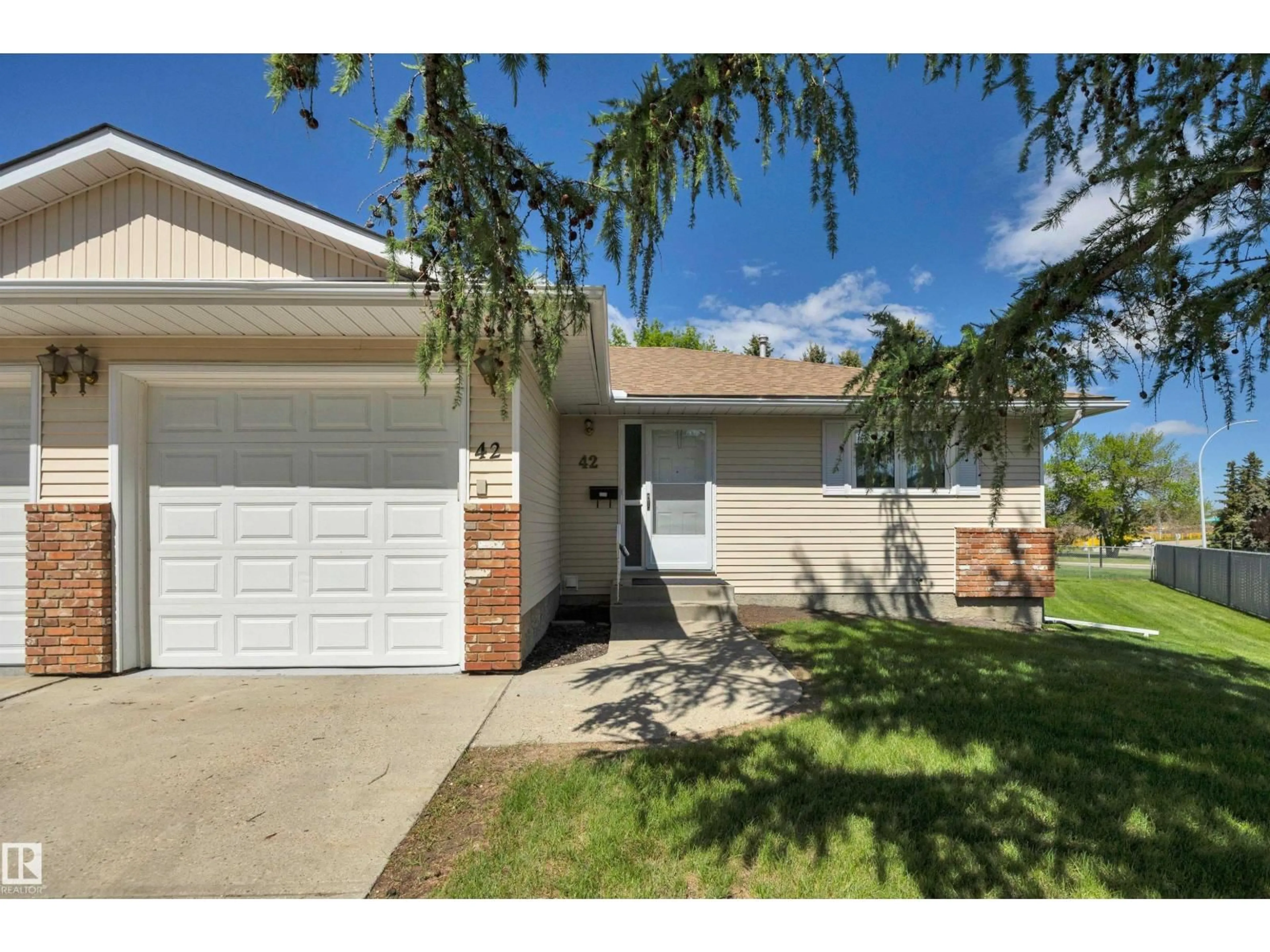 Home with vinyl exterior material, street for 2 - 42 GEORGIAN WY, Sherwood Park Alberta T8A5K3
