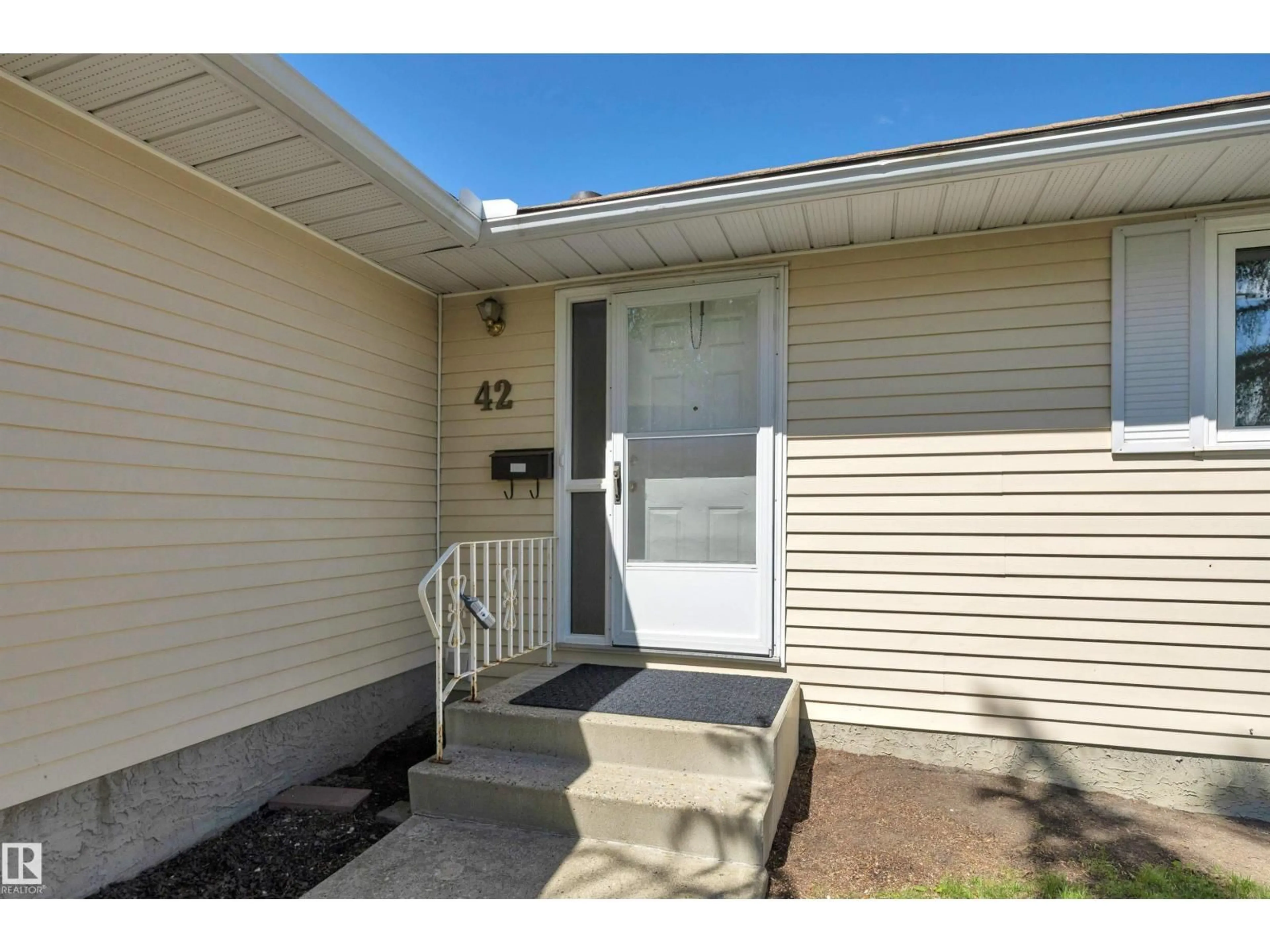 Unknown for 2 - 42 GEORGIAN WY, Sherwood Park Alberta T8A5K3