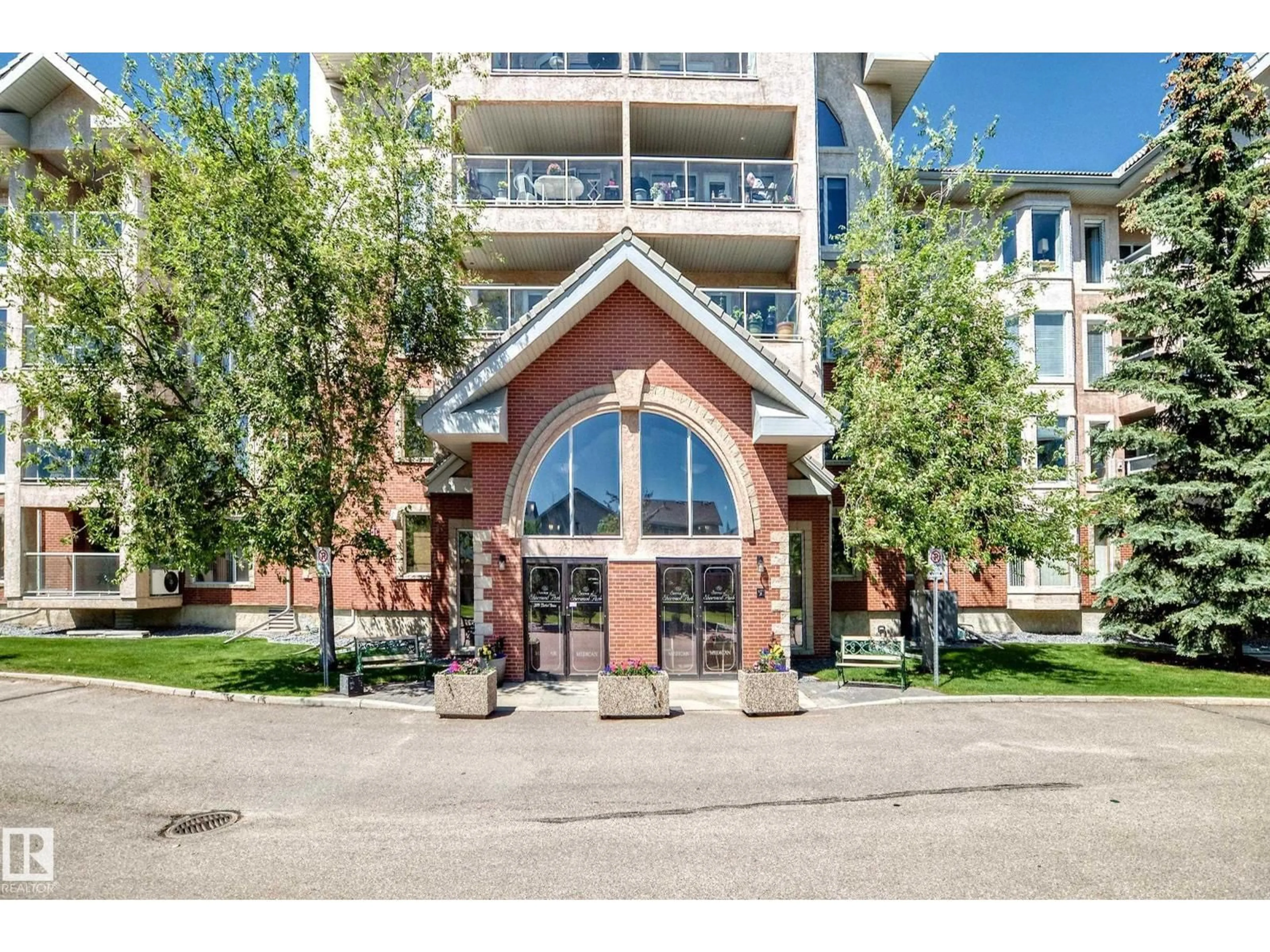 Indoor foyer for #324 - 200 BETHEL DR, Sherwood Park Alberta T8H2C5