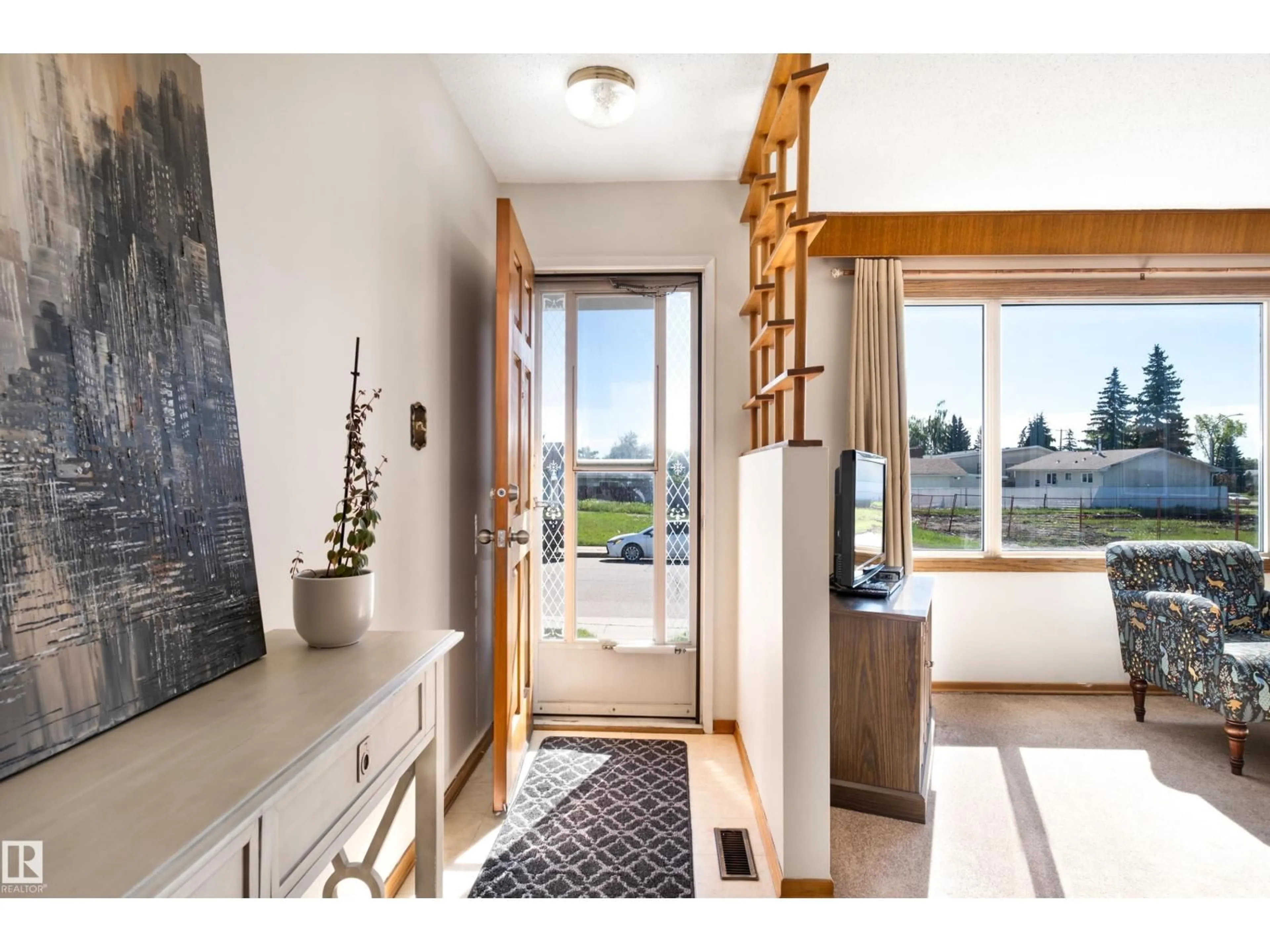Indoor entryway for NW - 13712 87 ST, Edmonton Alberta T5E3E9