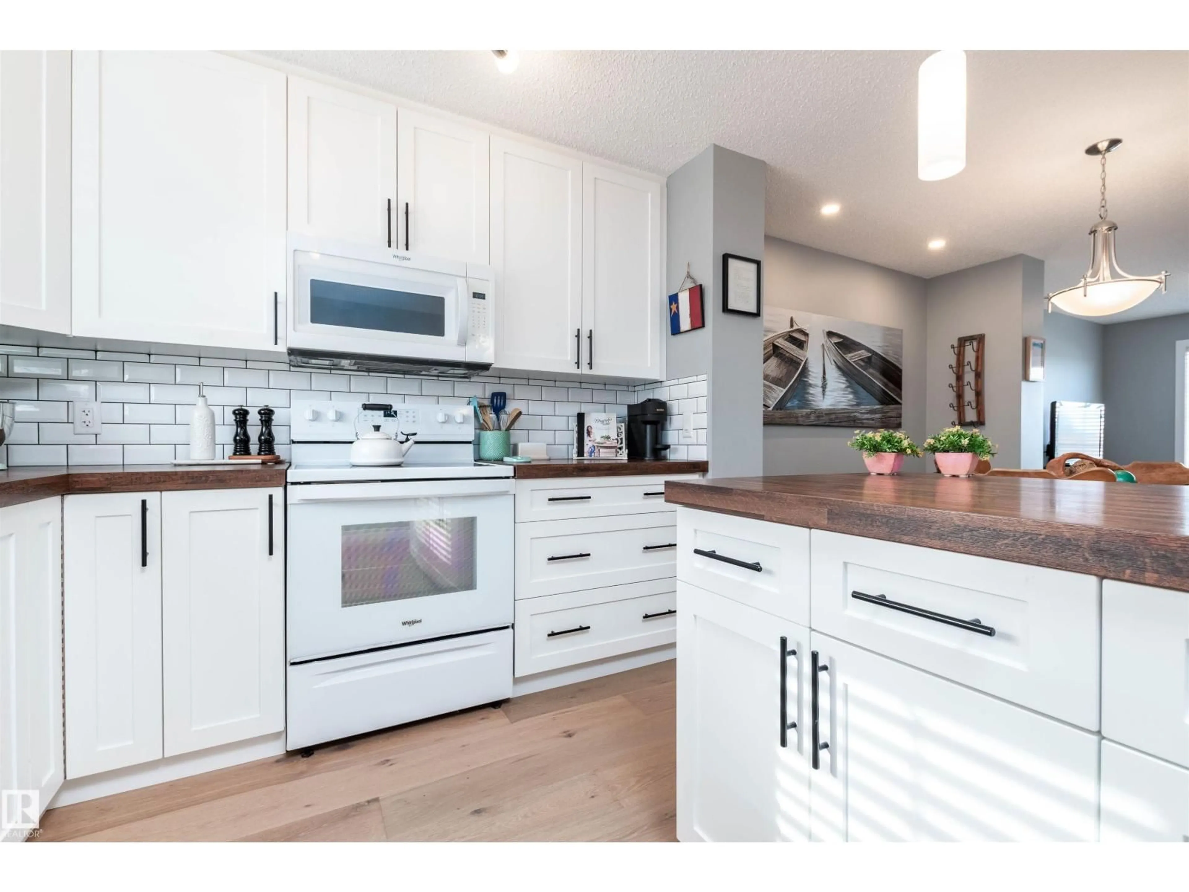 Open concept kitchen, wood/laminate floor for 20 - 38 AUGUSTINE CR, Sherwood Park Alberta T8H0Z8