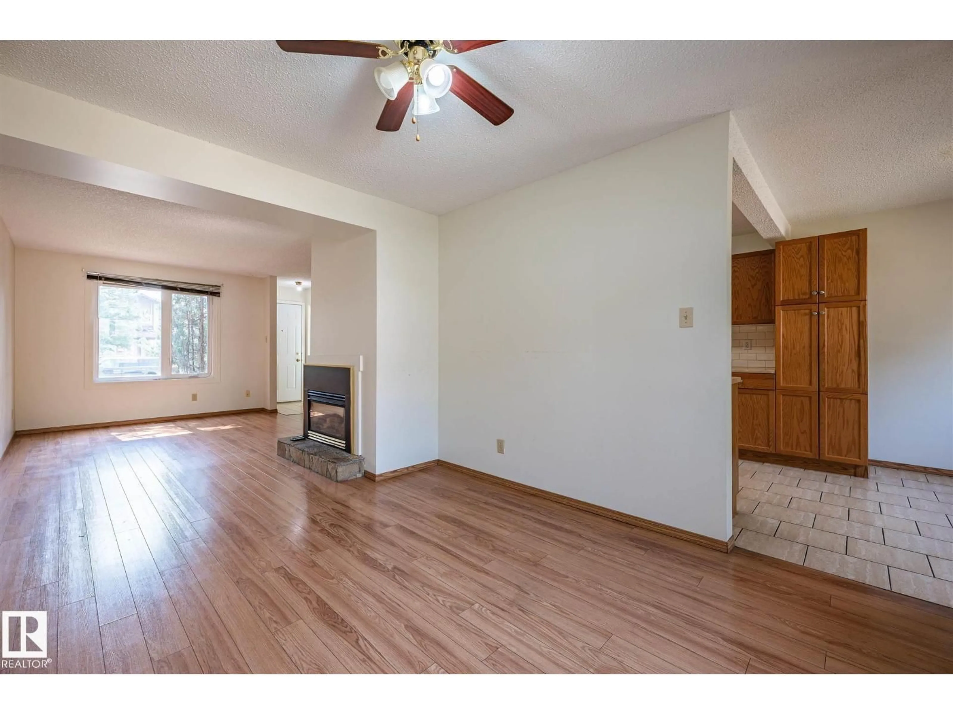 A pic of a room for 20 11115 27 AV NW, Edmonton Alberta T6J5N3