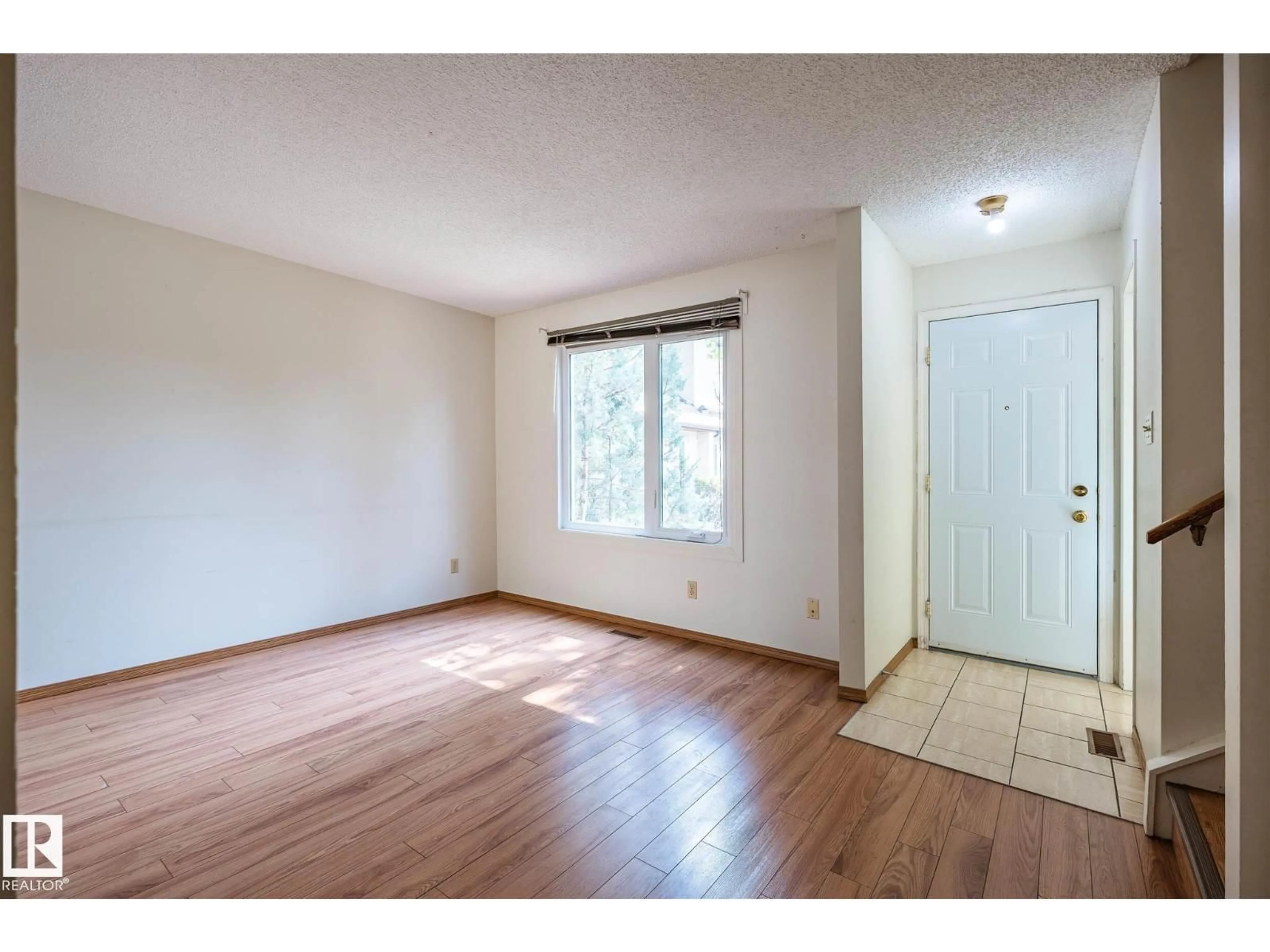 A pic of a room for 20 11115 27 AV NW, Edmonton Alberta T6J5N3