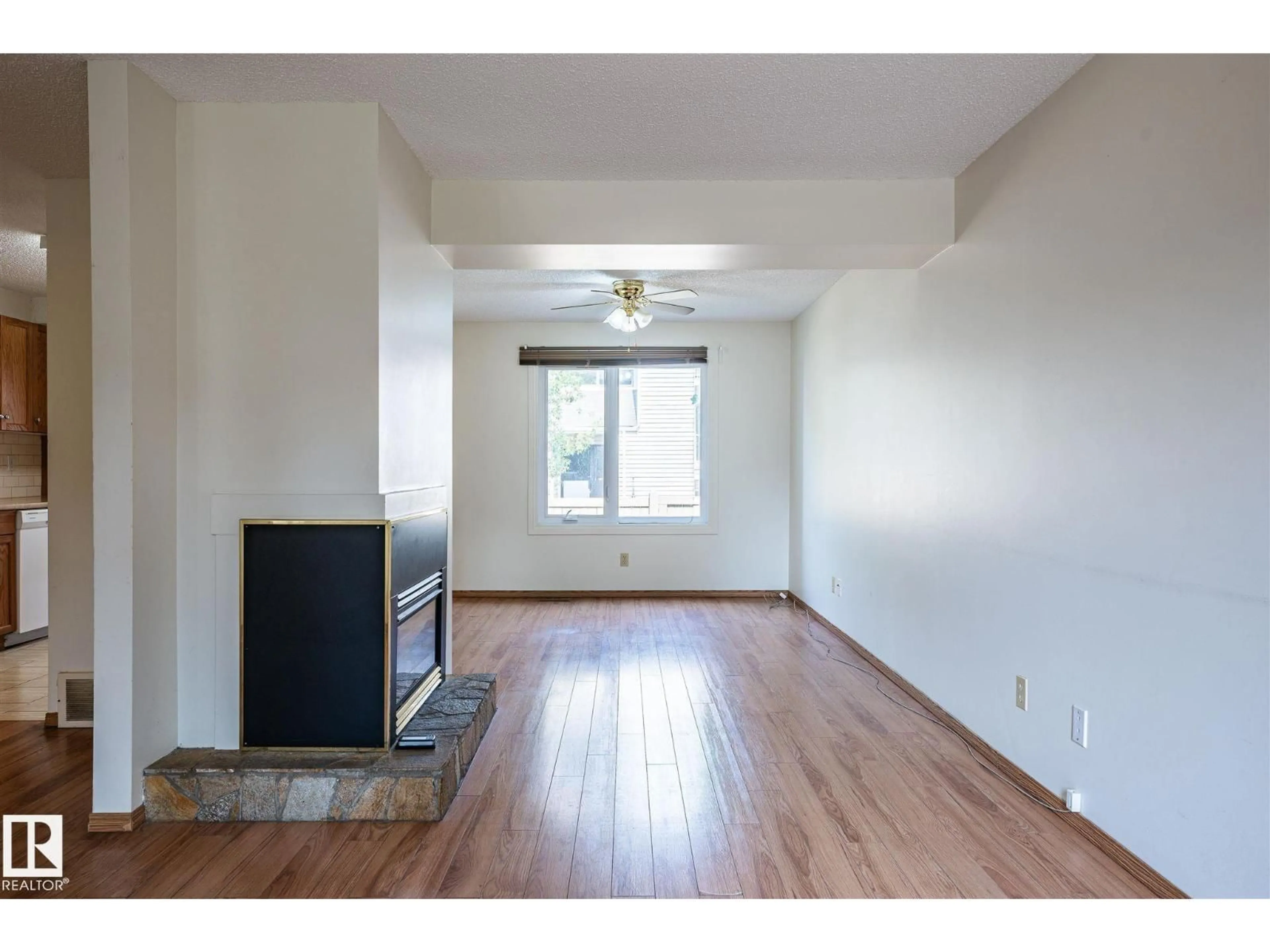A pic of a room for 20 11115 27 AV NW, Edmonton Alberta T6J5N3