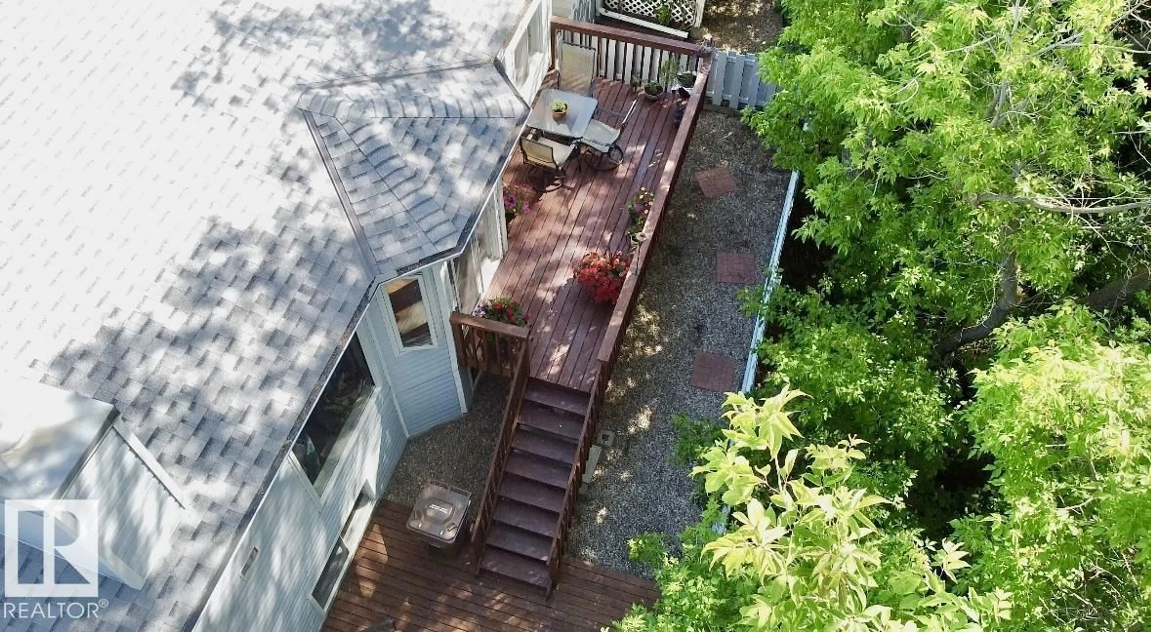 A pic from outside/outdoor area/front of a property/back of a property/a pic from drone, unknown for 35 - 23 GARDEN RD, St. Albert Alberta T8N5W2