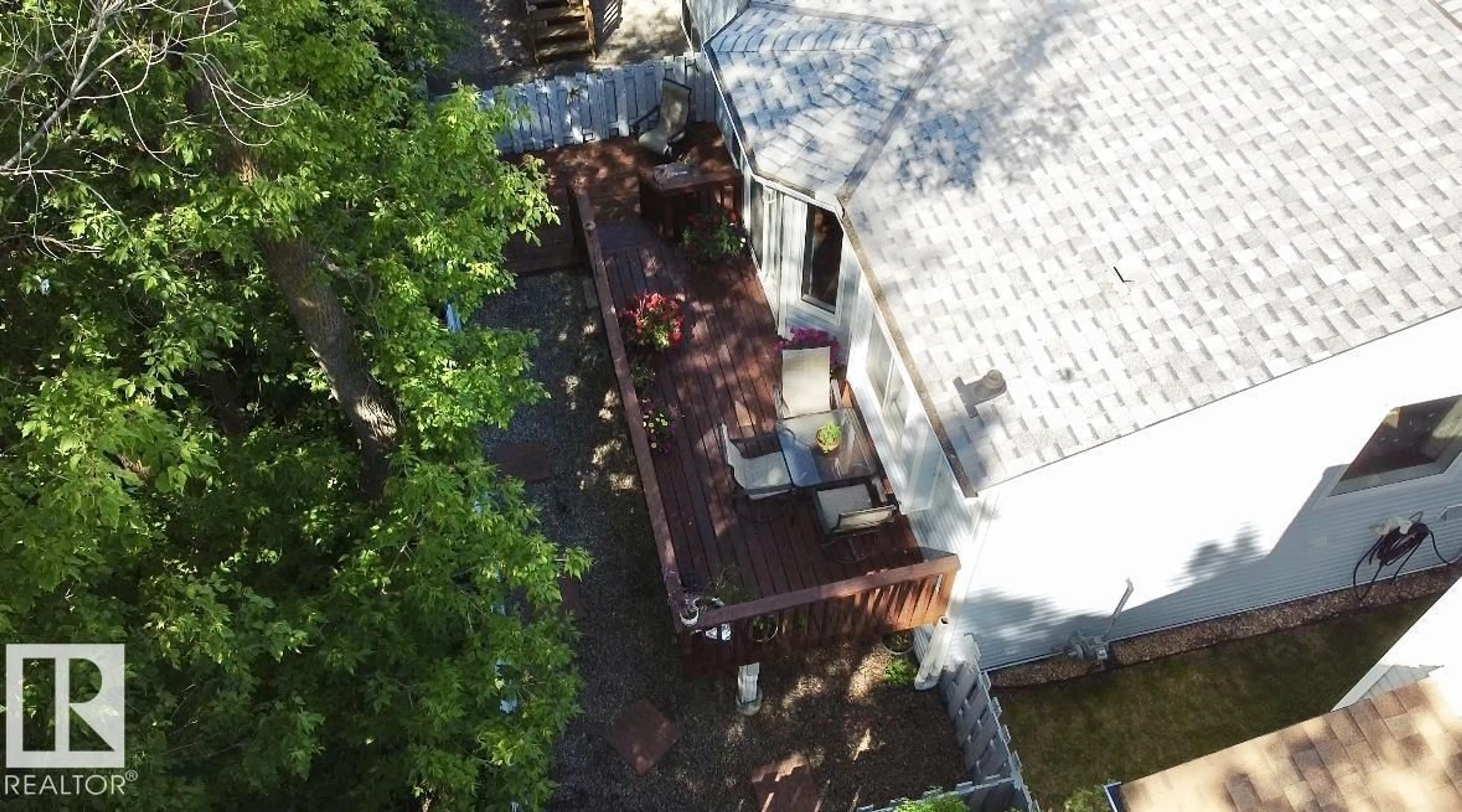 A pic from outside/outdoor area/front of a property/back of a property/a pic from drone, city buildings view from balcony for 35 - 23 GARDEN RD, St. Albert Alberta T8N5W2