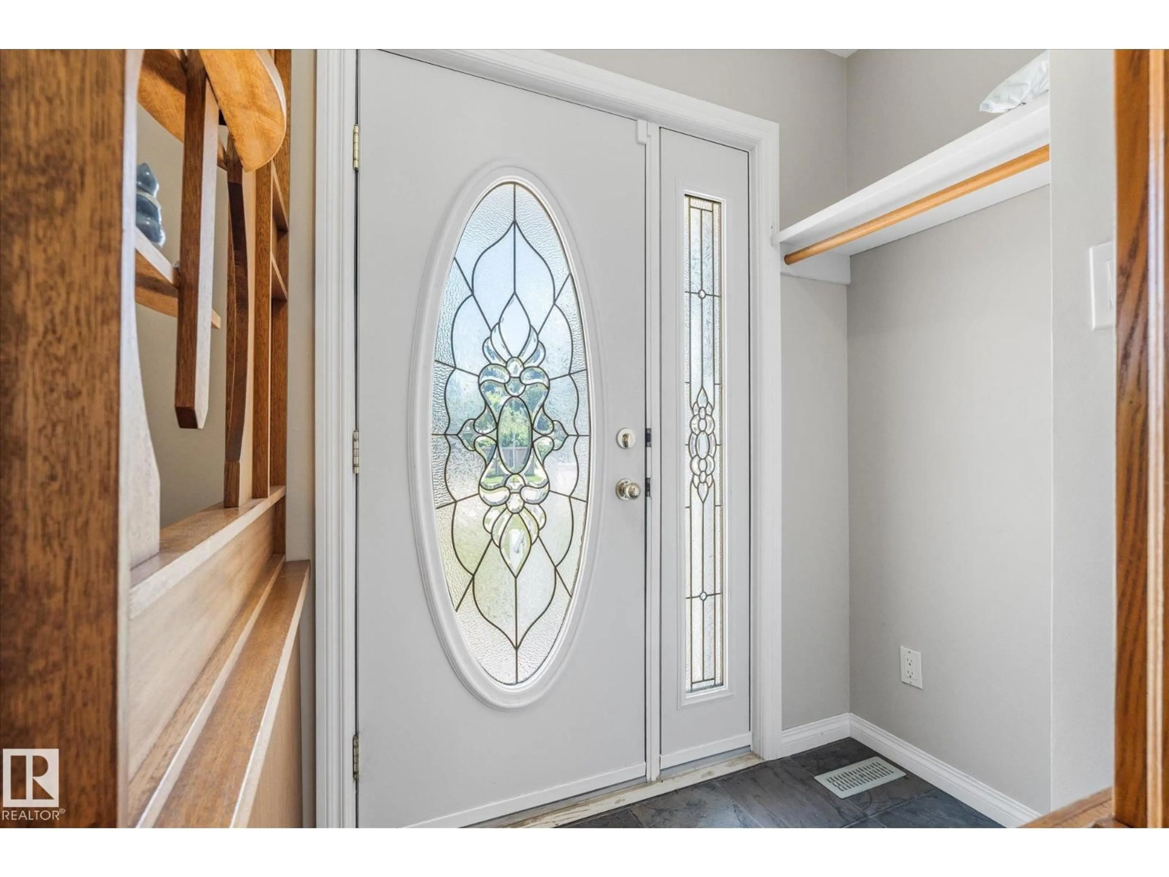 Indoor entryway for 13 OATWAY DR, Stony Plain Alberta T7Z1G4
