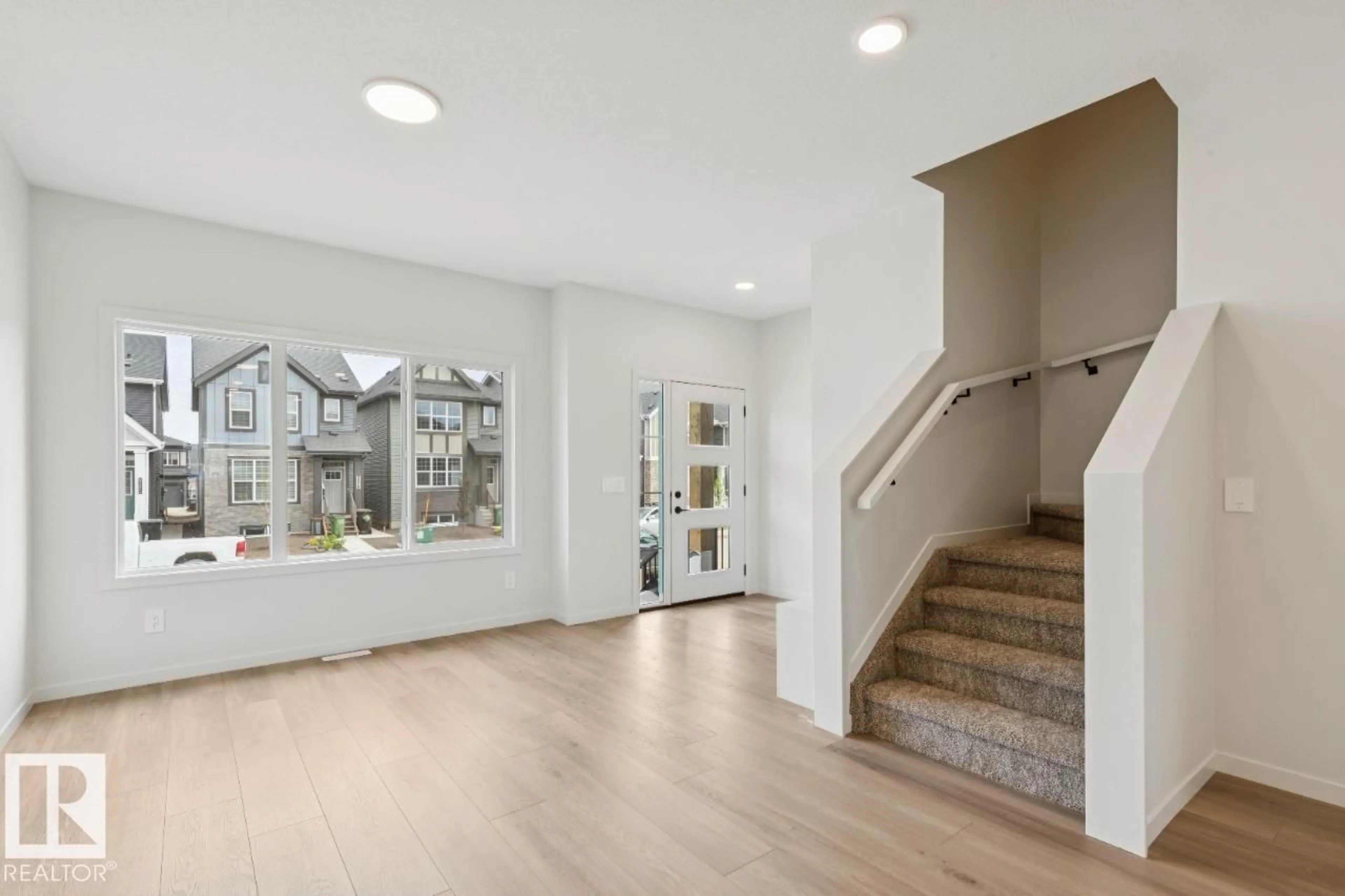 Indoor foyer for NW - 8124 228 ST, Edmonton Alberta T5T4N5
