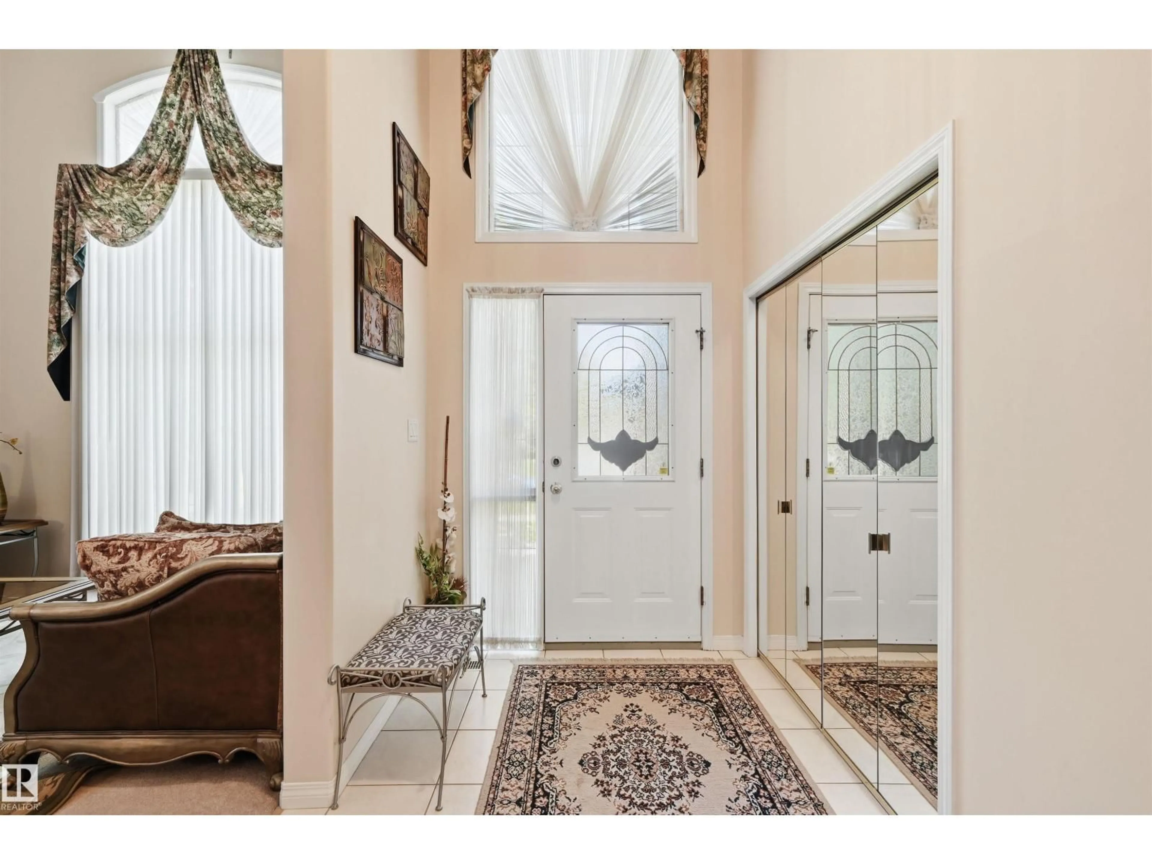 Indoor entryway for 514 BUTTERWORTH WY, Edmonton Alberta T6R2G8