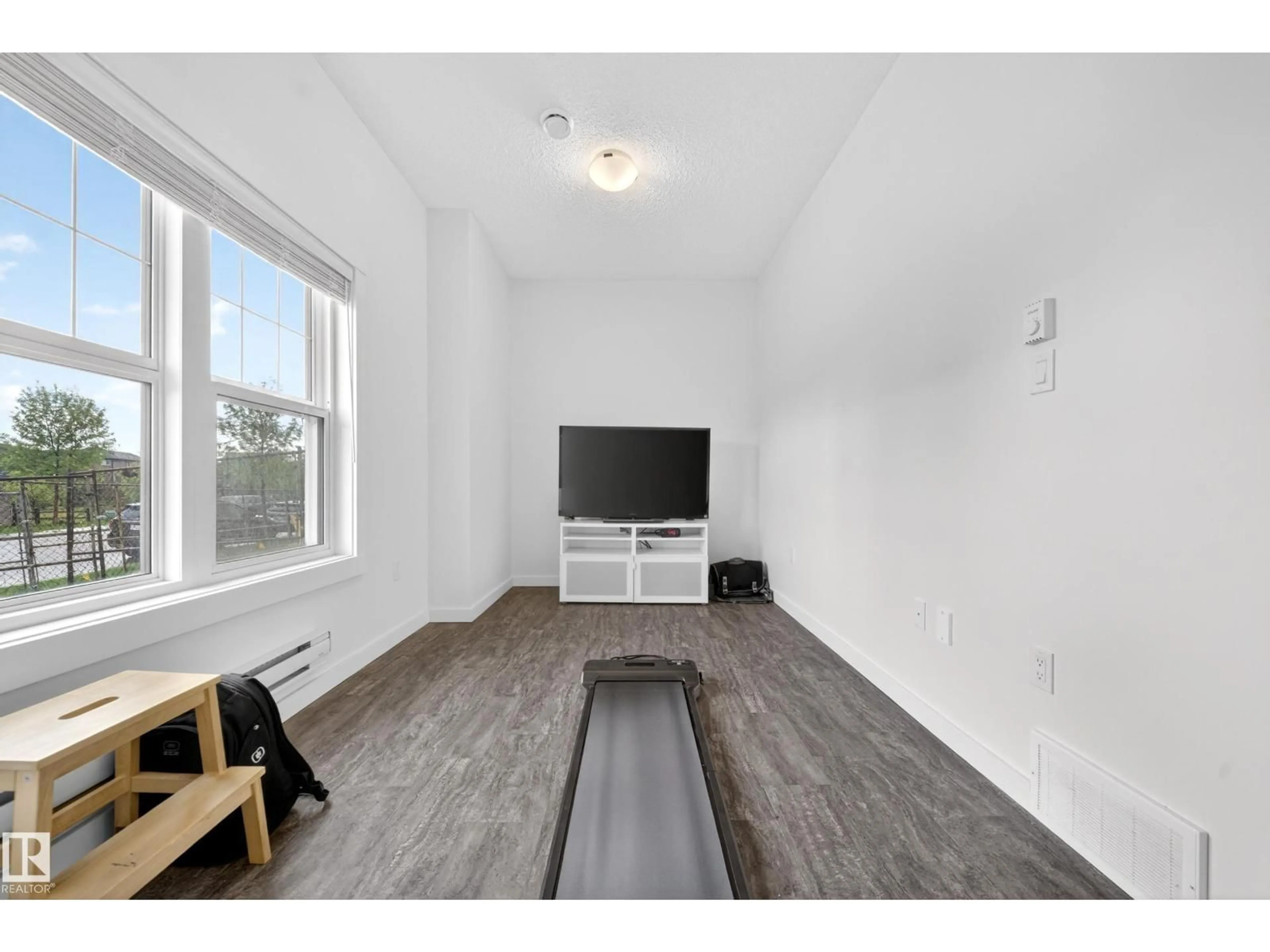 A pic of a room for #5 - 903 CRYSTALLINA NERA WY, Edmonton Alberta T5Z0N6