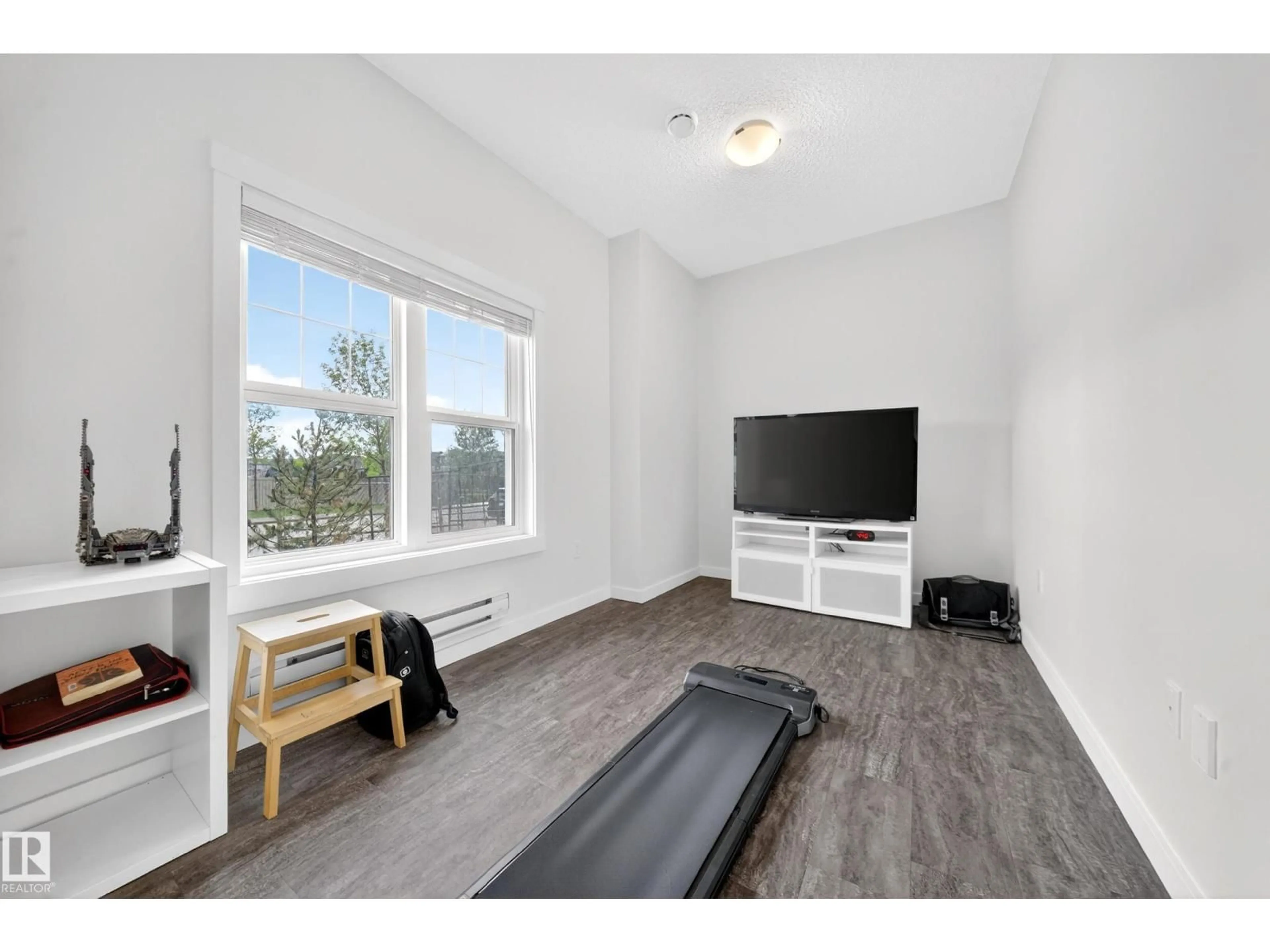 A pic of a room for #5 - 903 CRYSTALLINA NERA WY, Edmonton Alberta T5Z0N6