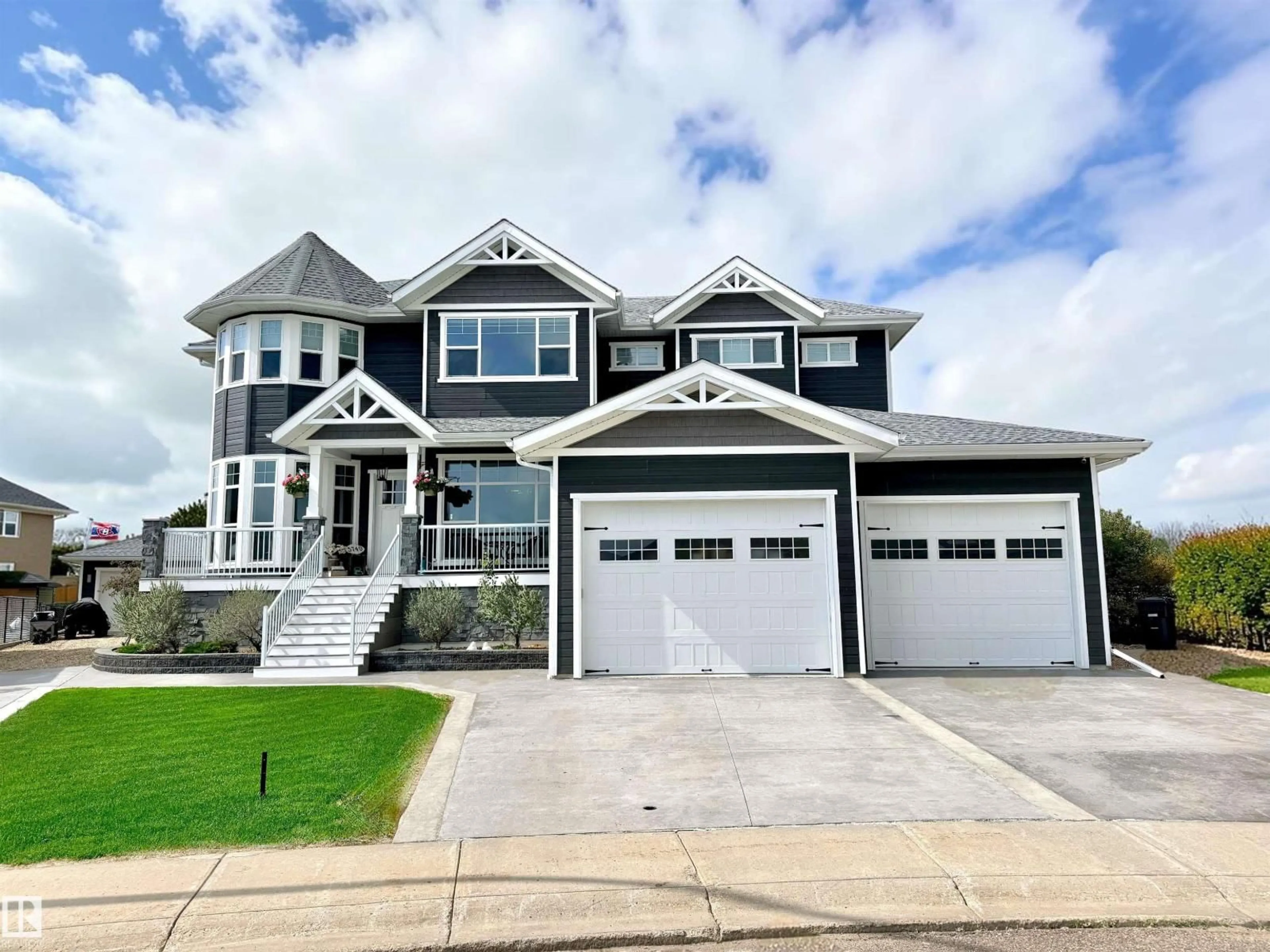 Home with vinyl exterior material, street for 5749 43 AV, St. Paul Town Alberta T0A3A1