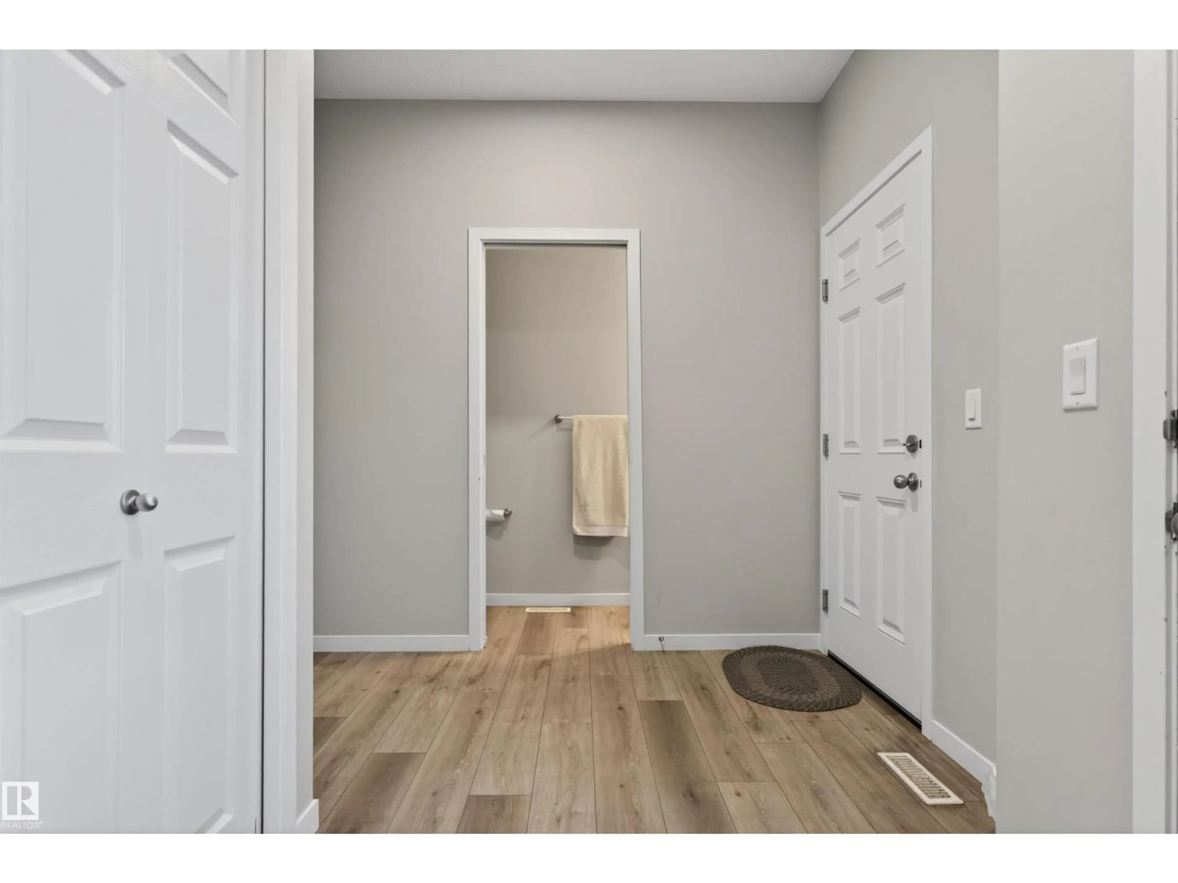 Indoor entryway for 22638 99A AV, Edmonton Alberta T5T7V1