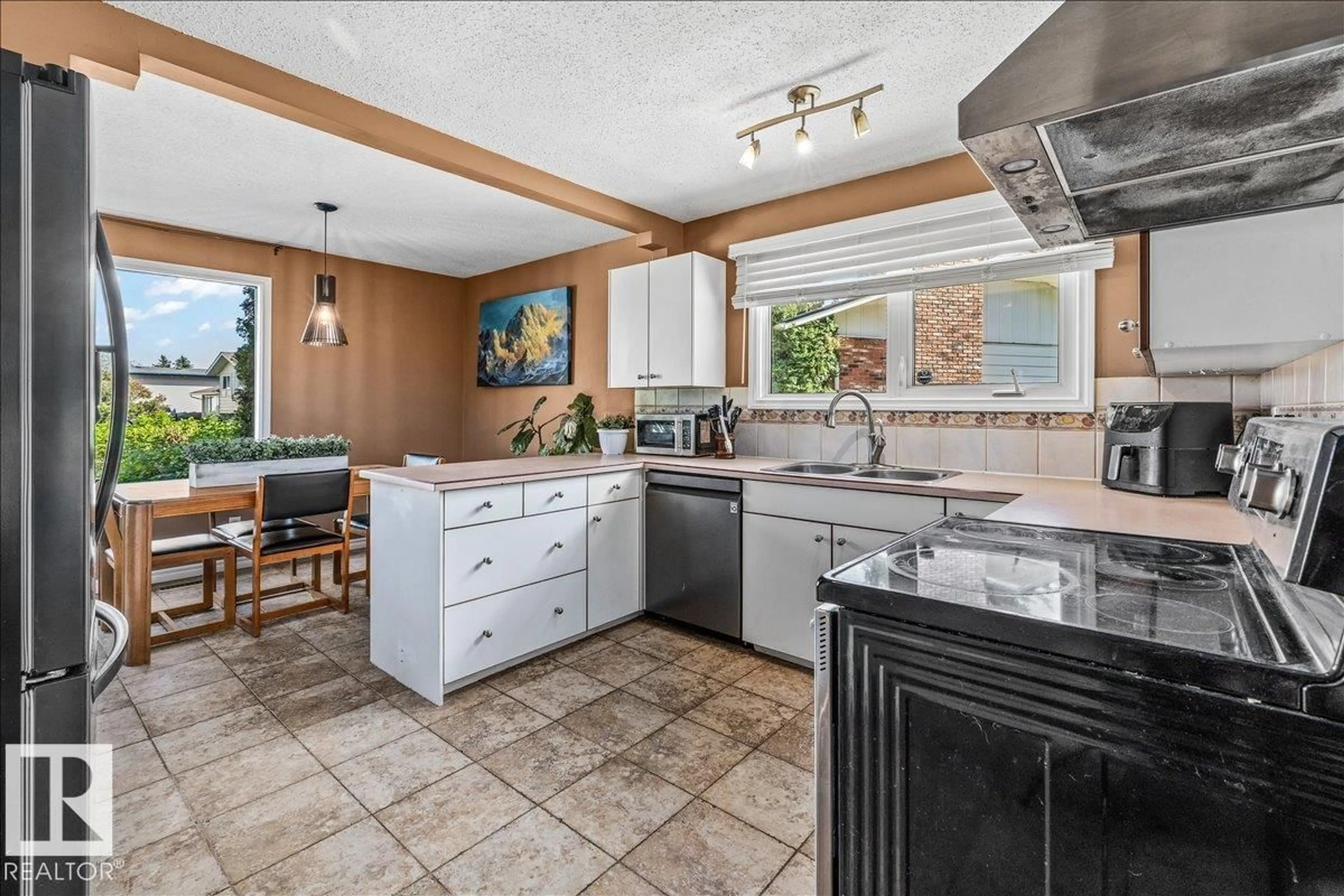 Open concept kitchen, ceramic/tile floor for 135 HOMESTEAD CR, Edmonton Alberta T5A2Y1