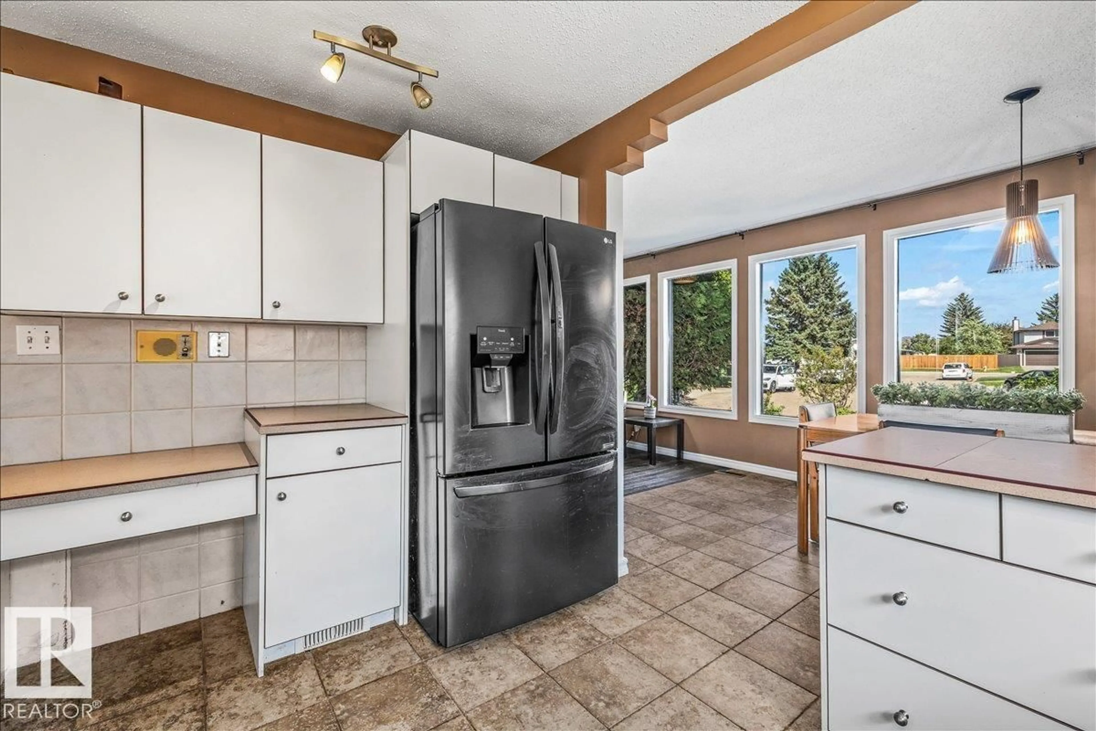Open concept kitchen, ceramic/tile floor for 135 HOMESTEAD CR, Edmonton Alberta T5A2Y1