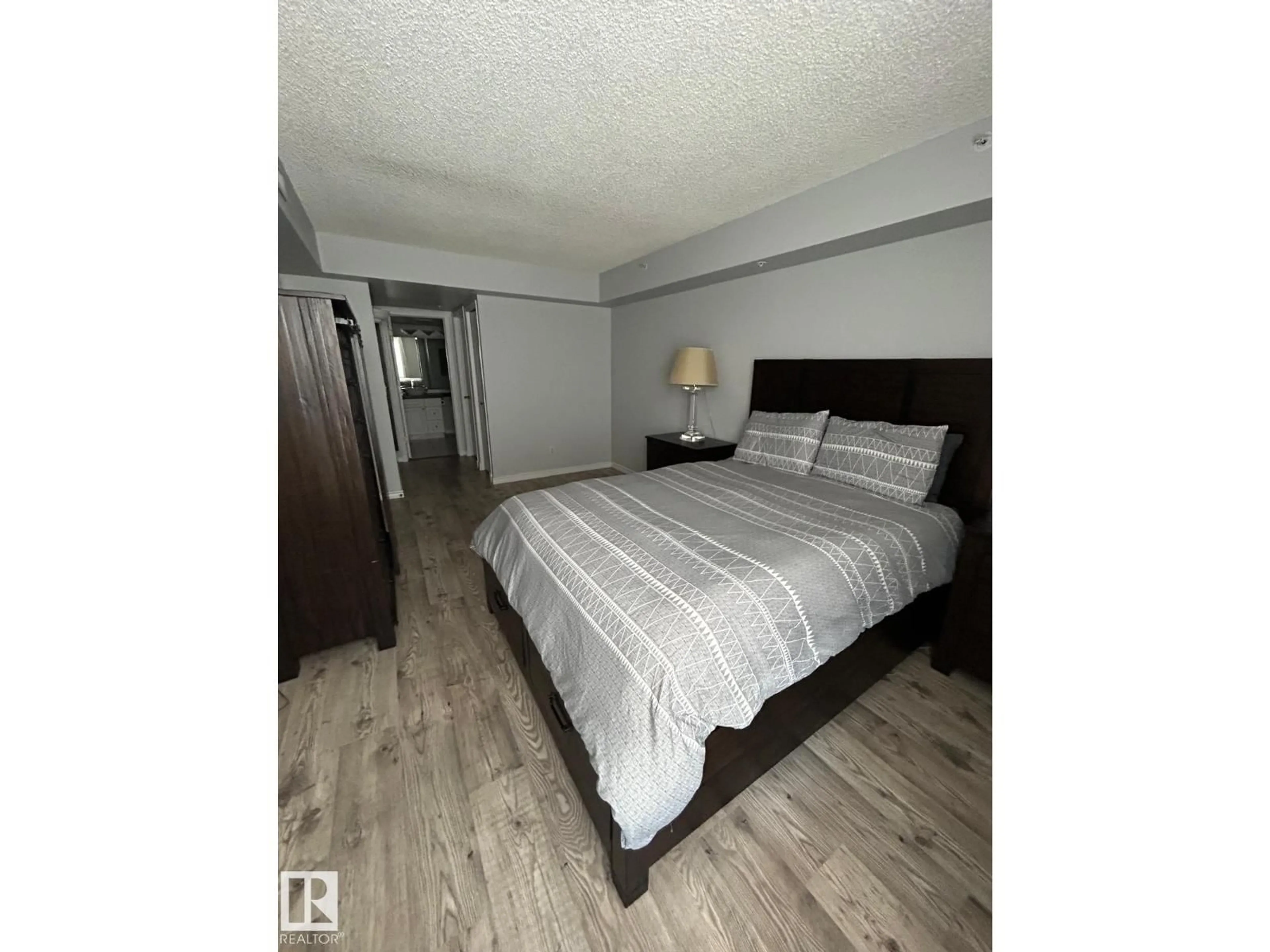 A pic of a room for 10909 NW - 1506 103 AV, Edmonton Alberta T5K2W7
