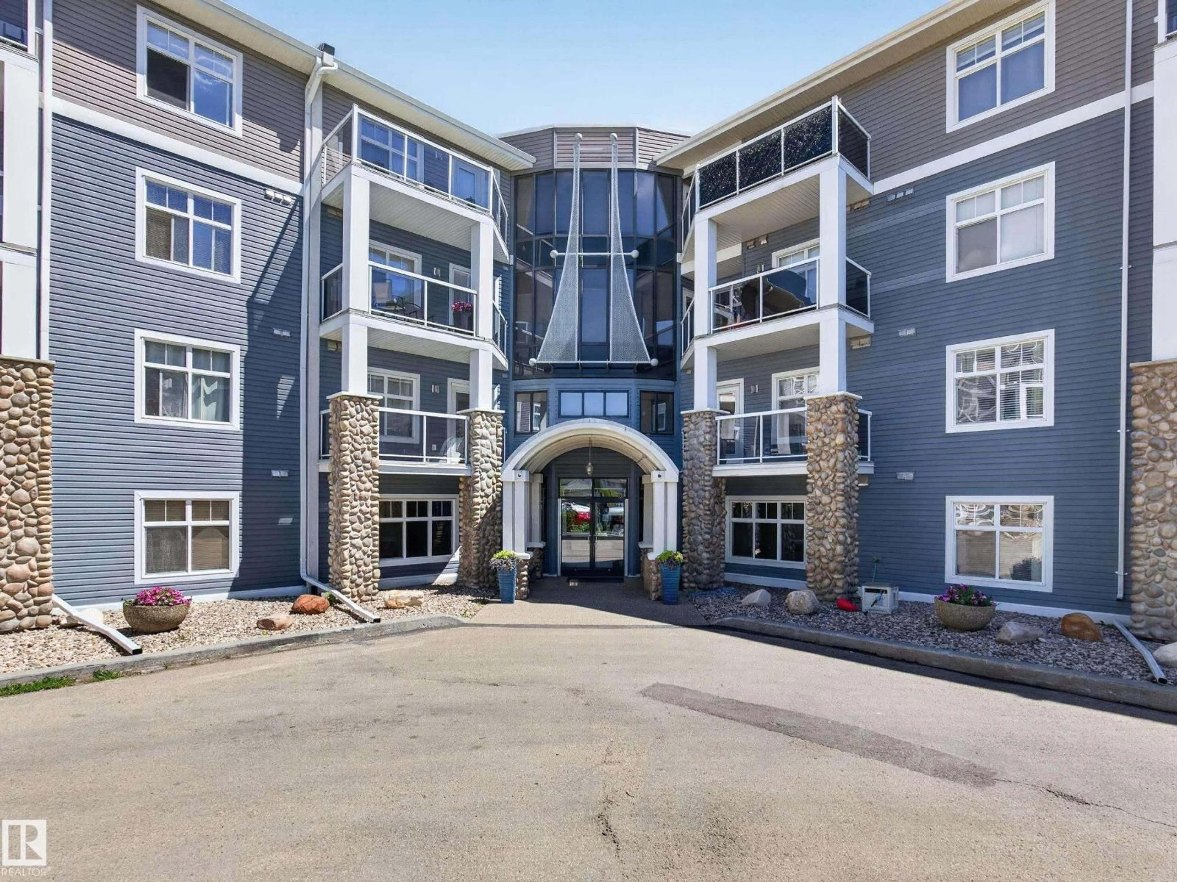 Indoor foyer for #138 - 16035 132 ST NW, Edmonton Alberta T6V0B4