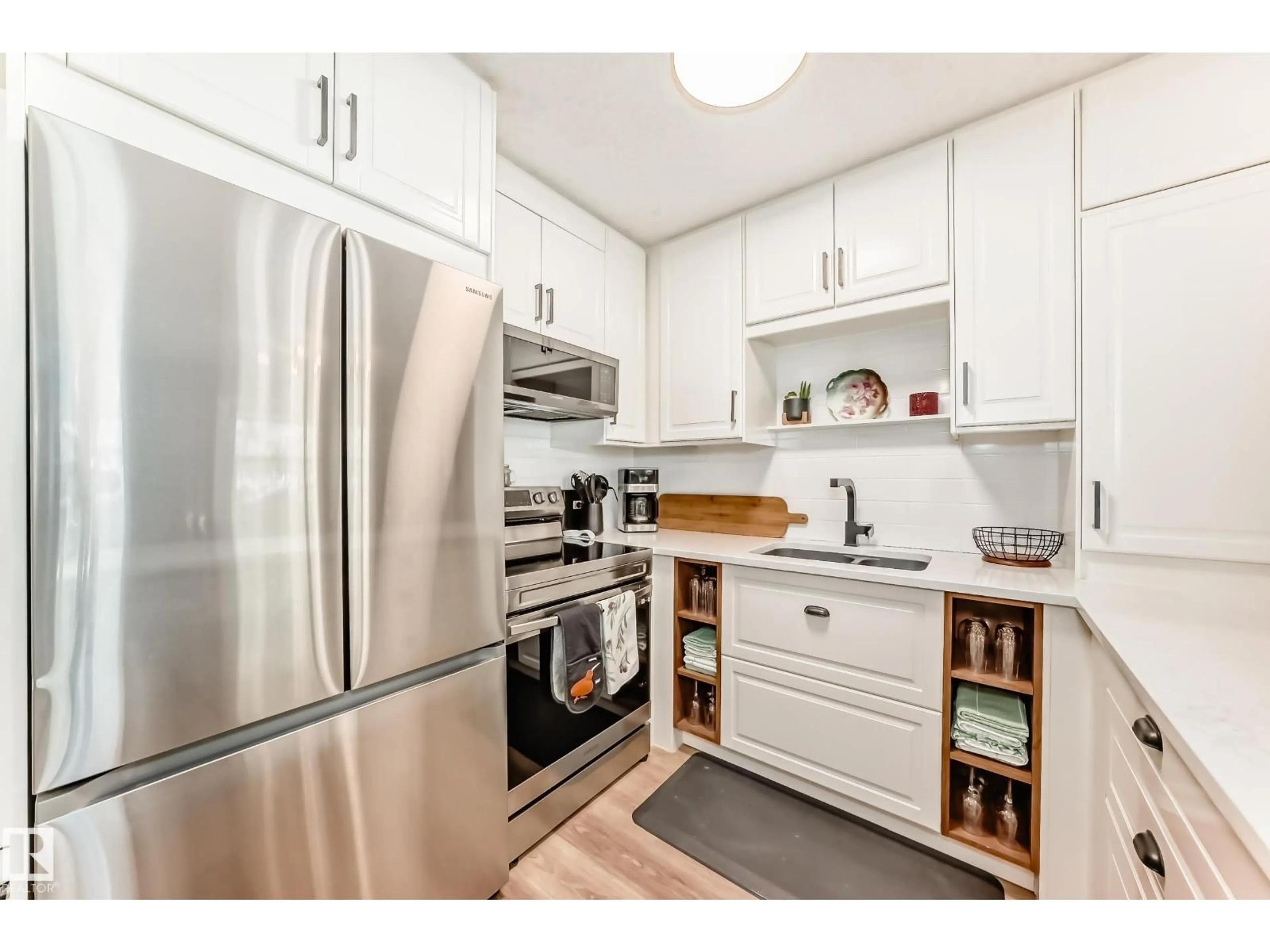Standard kitchen, unknown for 10822 11 AV, Edmonton Alberta T6J6J1