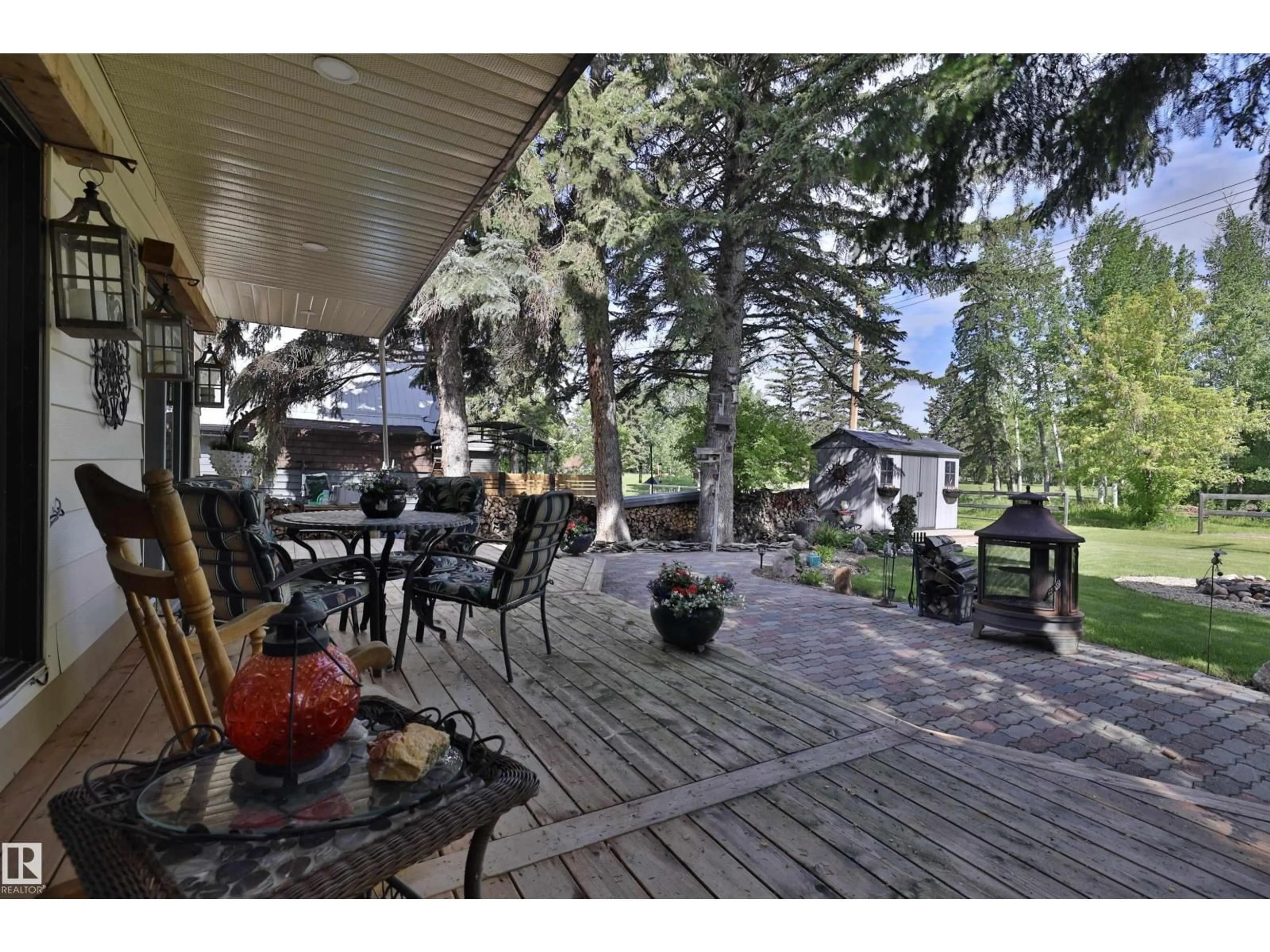 Patio, unknown for 4652 50 AV, Rural Wetaskiwin County Alberta T0C2C0