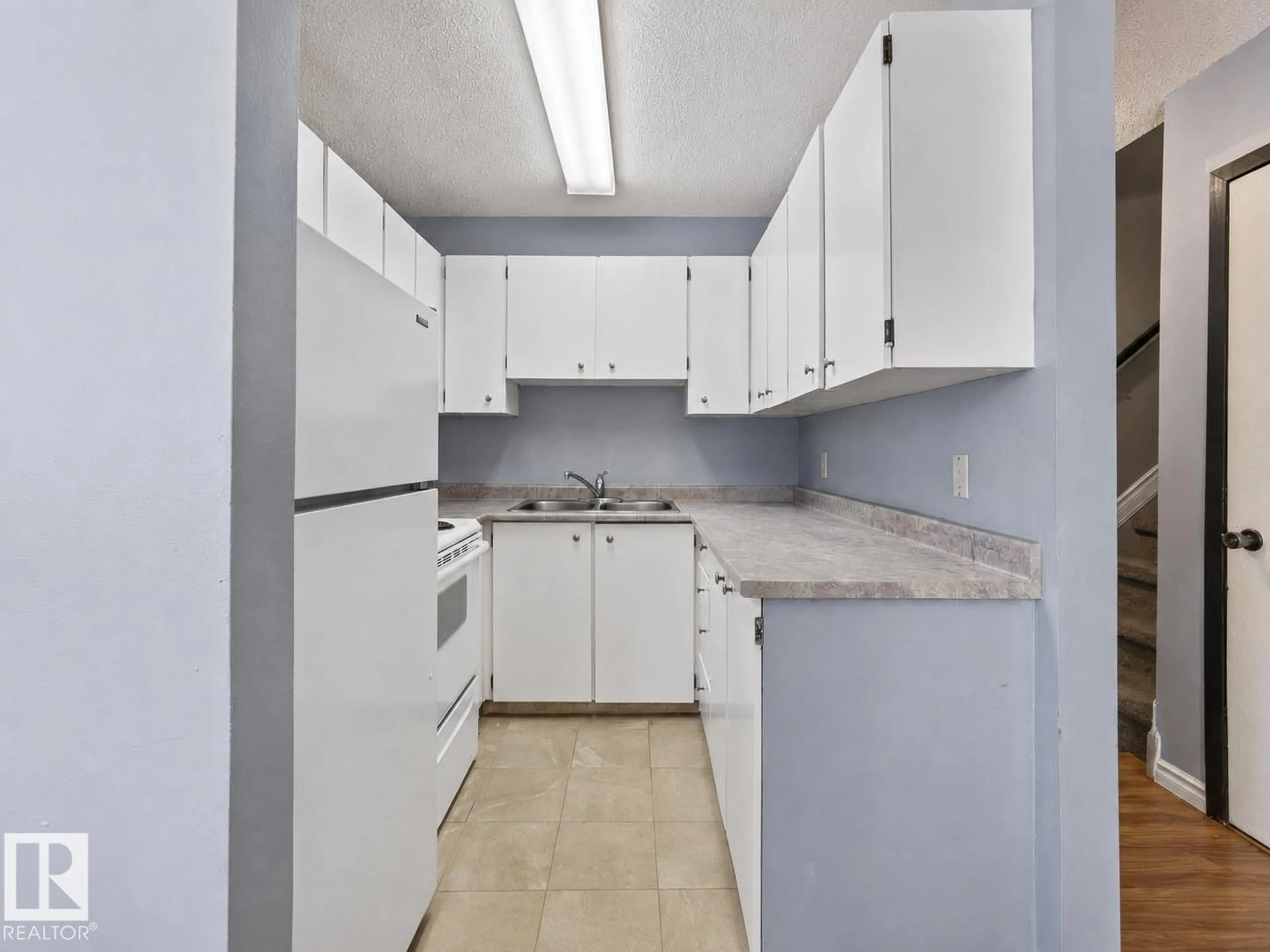 Standard kitchen, unknown for 13450 FORT RD, Edmonton Alberta T5A1C5