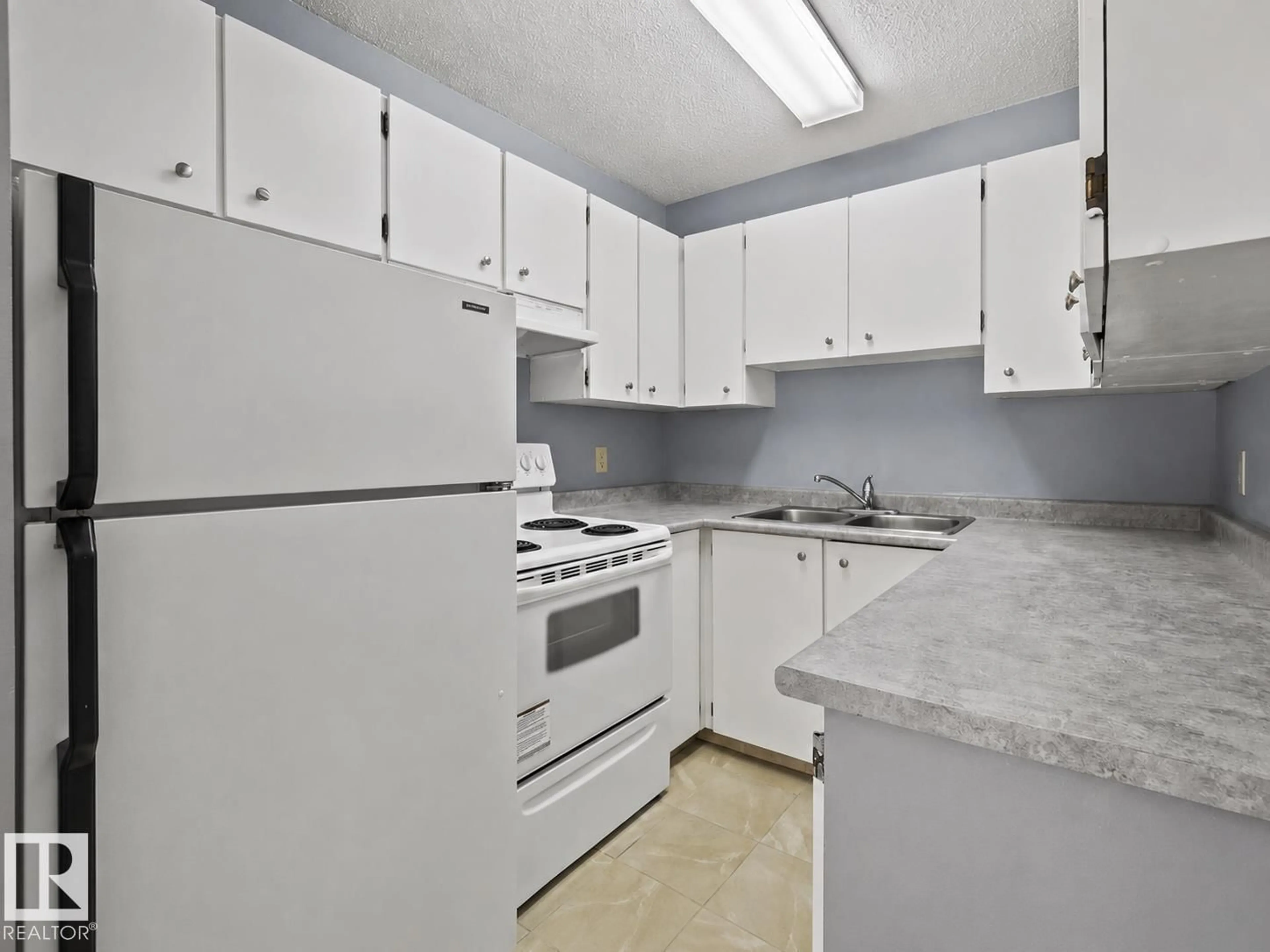 Standard kitchen, unknown for 13450 FORT RD, Edmonton Alberta T5A1C5
