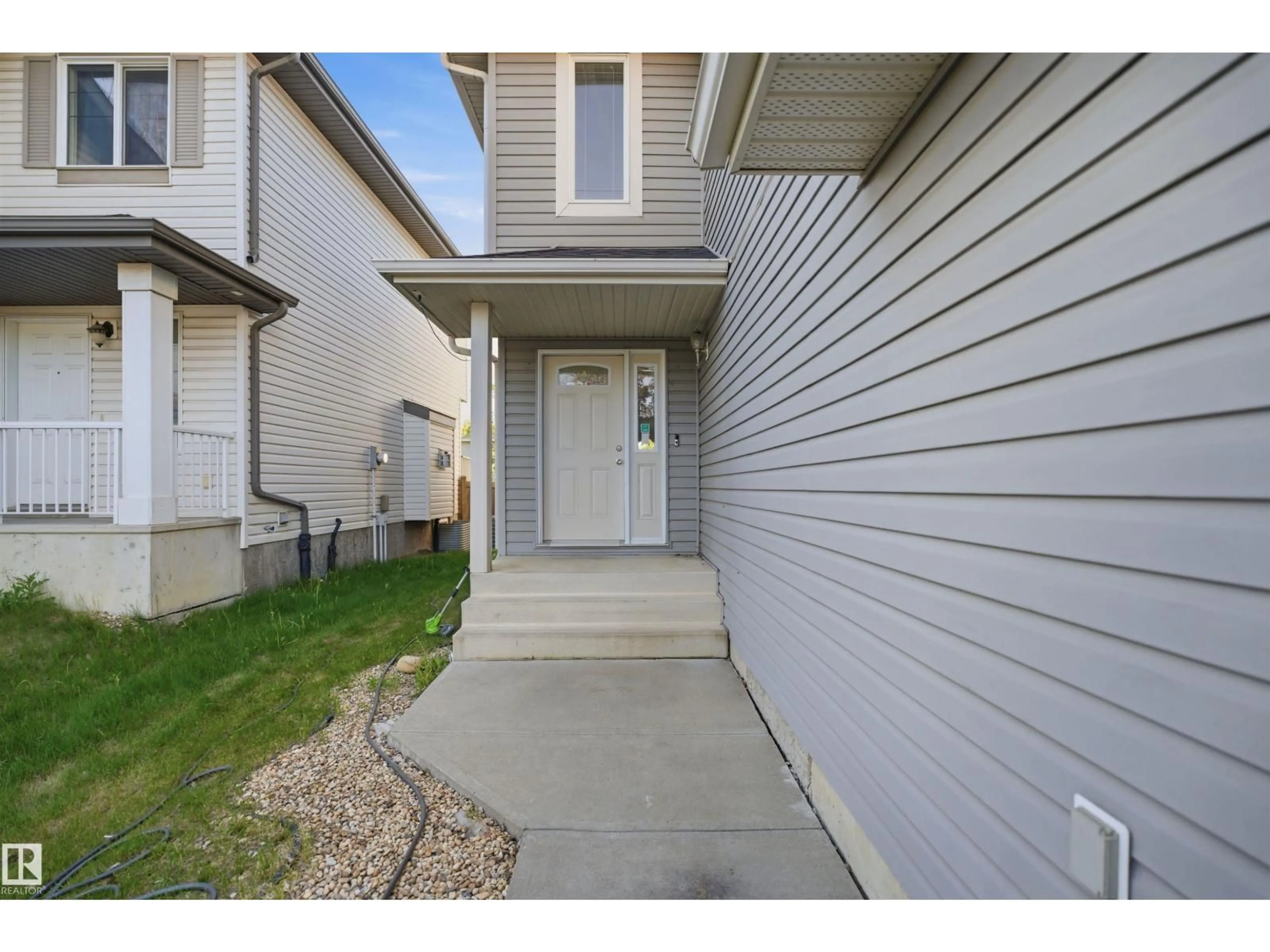 Unknown for NW - 1560 37B AV, Edmonton Alberta T6T0E2