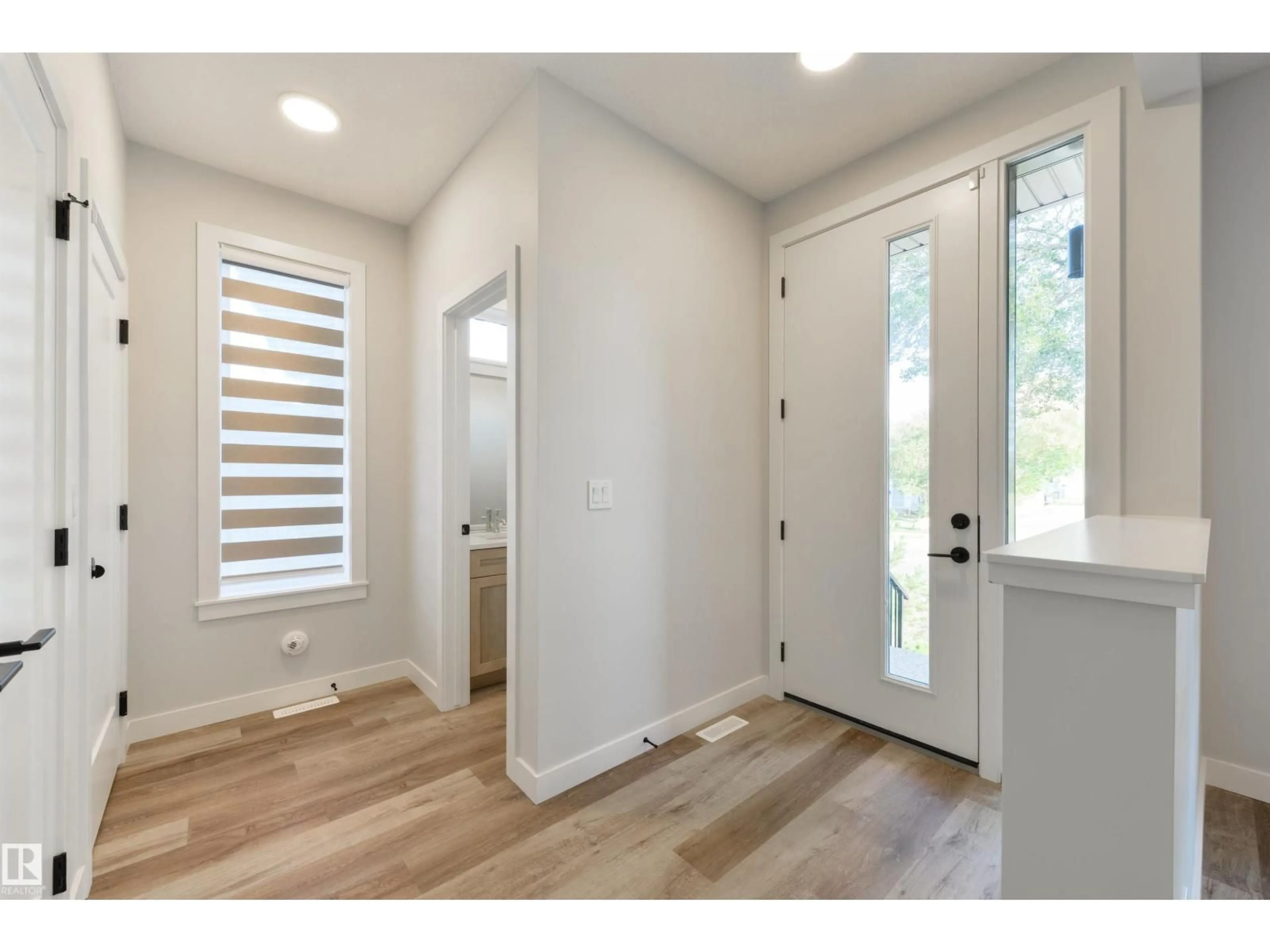 Indoor entryway for 8313 76 AV, Edmonton Alberta T6C0H9