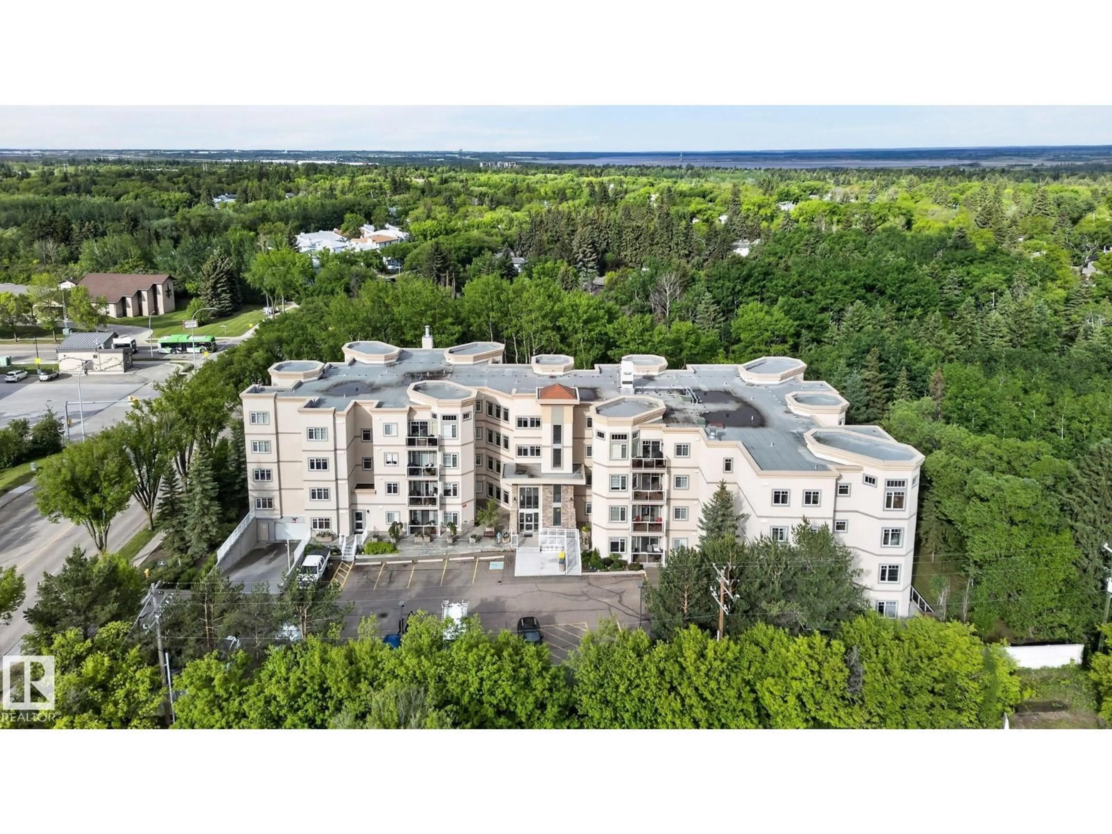A pic from outside/outdoor area/front of a property/back of a property/a pic from drone, unknown for 208 GATE AV, St. Albert Alberta T8N0N3