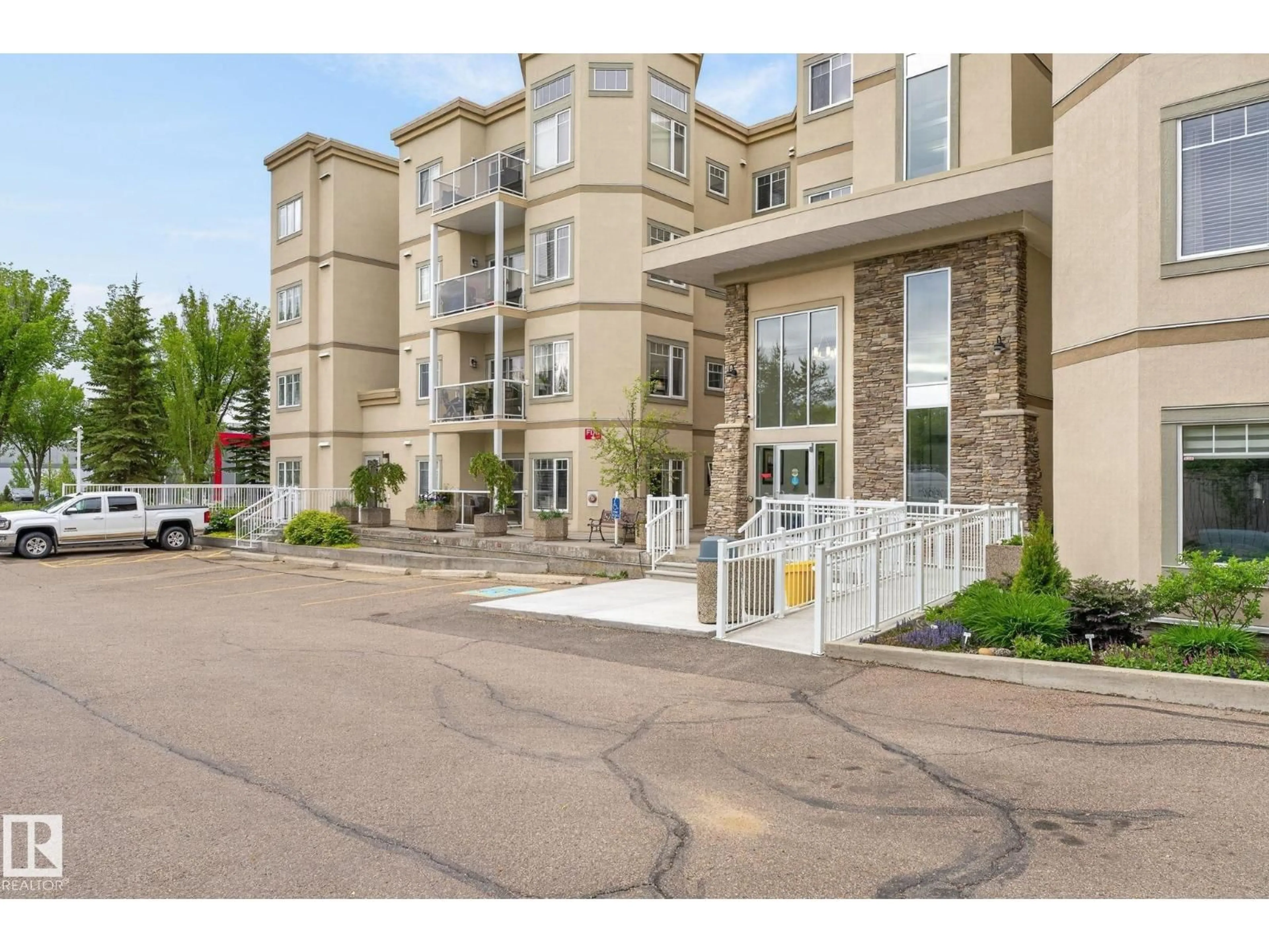 Unknown for 208 GATE AV, St. Albert Alberta T8N0N3