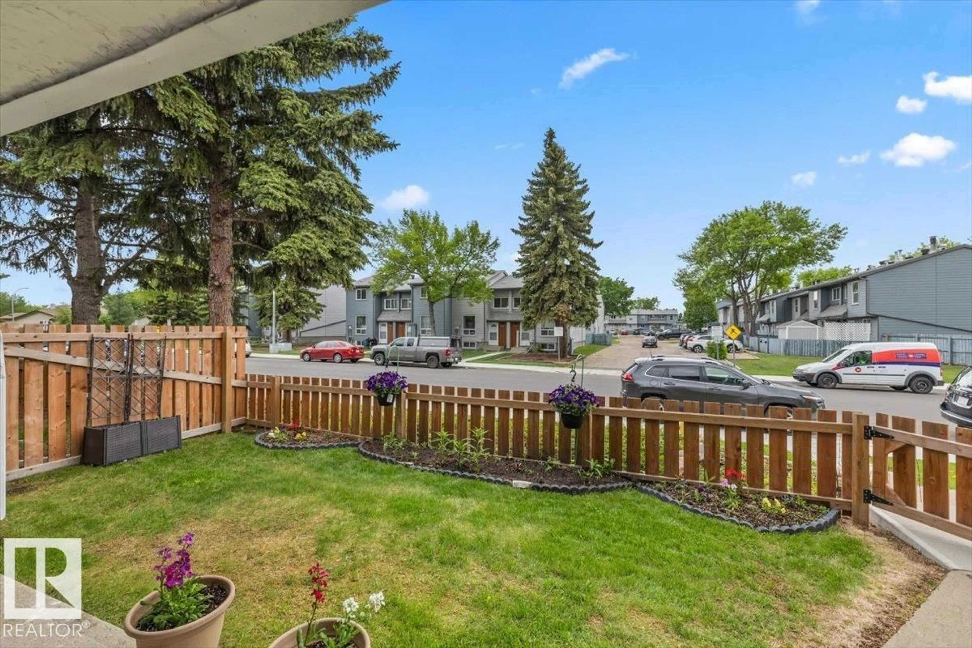 Patio, unknown for 42 - 3111 142 AV NW, Edmonton Alberta T5Y2H6
