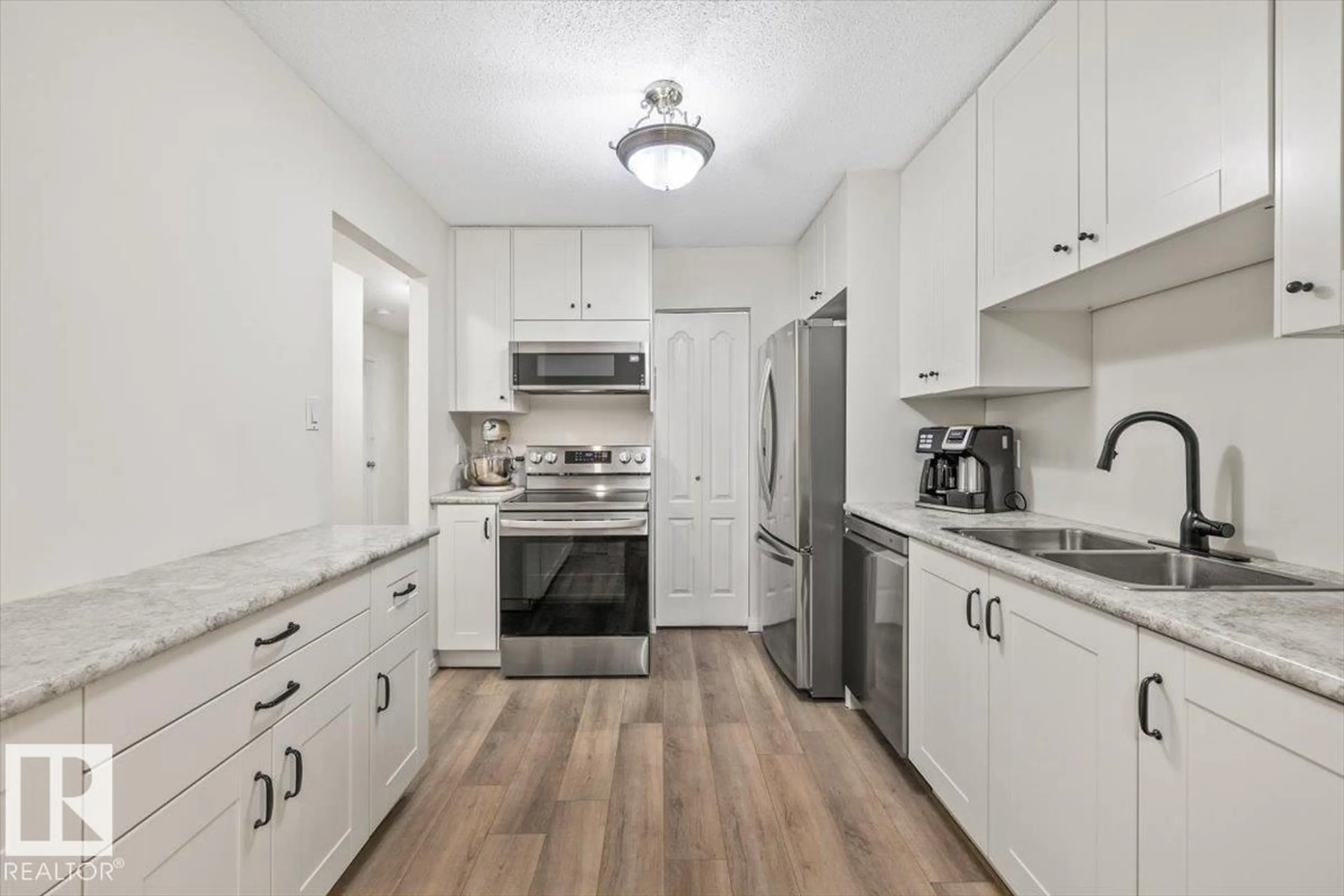 Standard kitchen, unknown for 42 - 3111 142 AV NW, Edmonton Alberta T5Y2H6