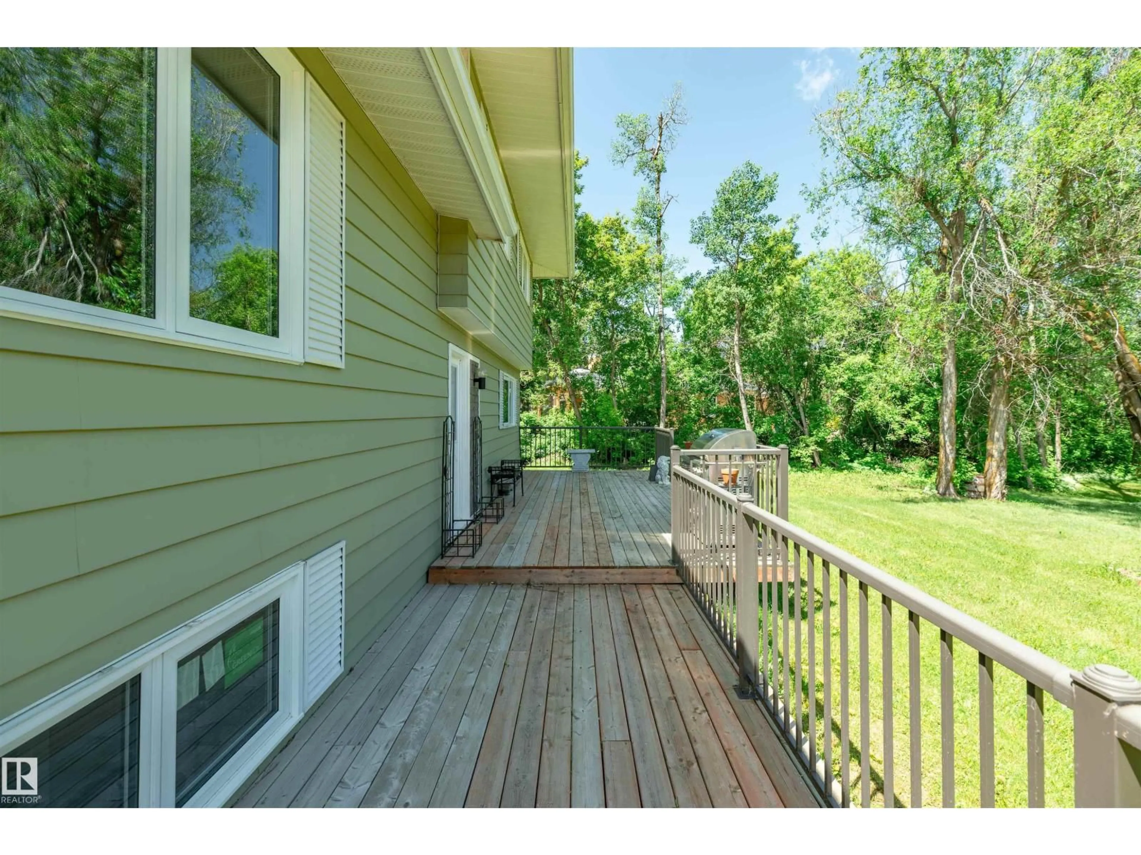 Home with vinyl exterior material, water/lake/river/ocean view for 22559 - 448 WYE RD, Rural Strathcona County Alberta T8B1L4