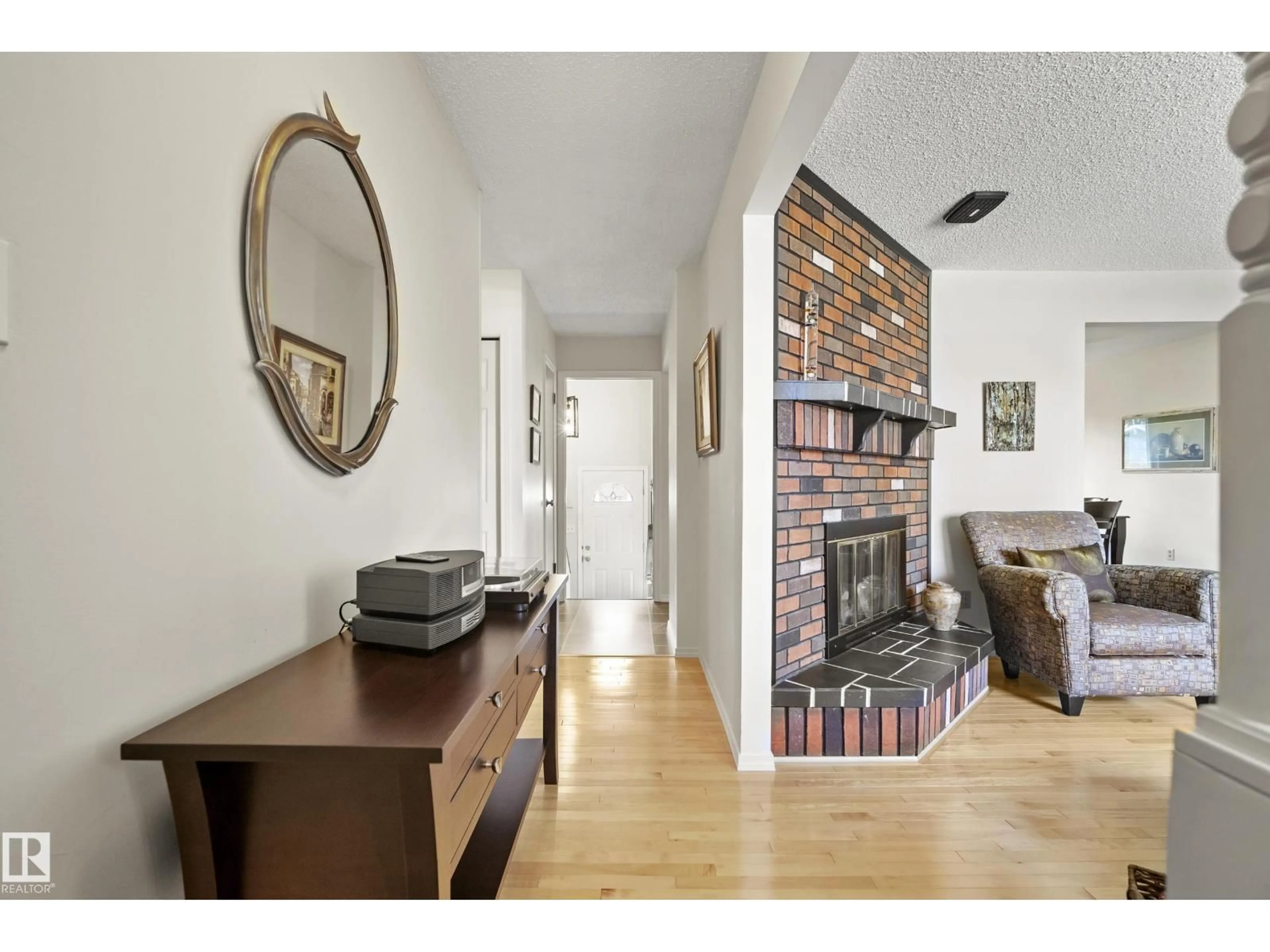 Indoor entryway for 3208 70 ST, Edmonton Alberta T6K1L2