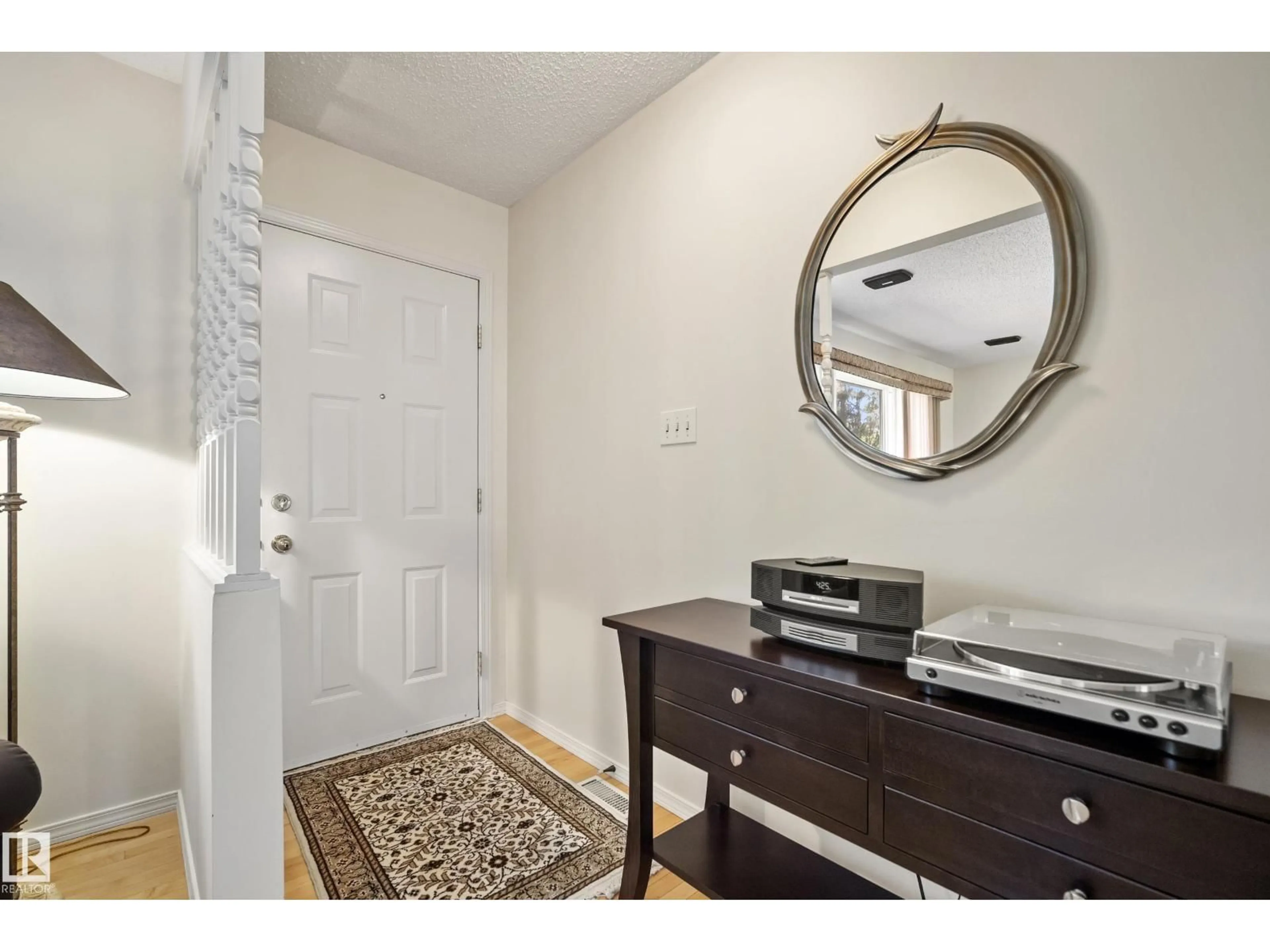 Indoor entryway for 3208 70 ST, Edmonton Alberta T6K1L2