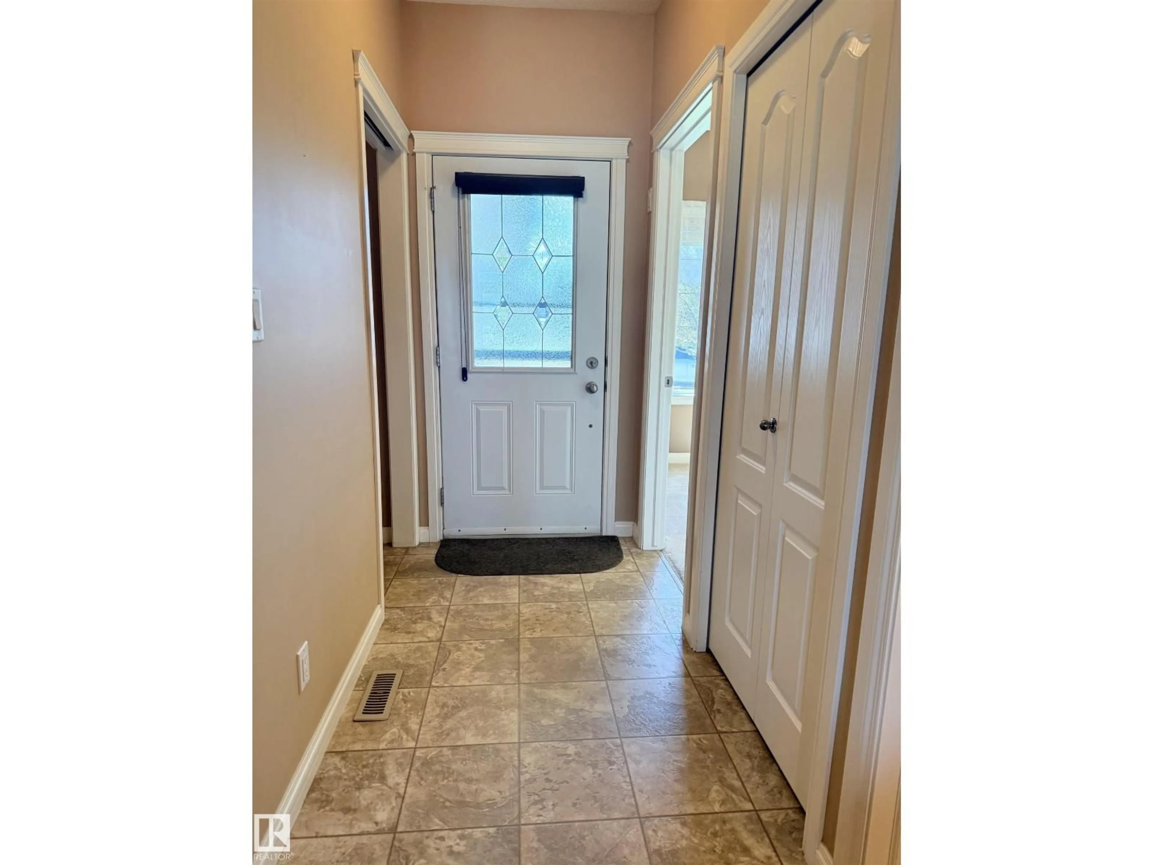Indoor entryway for 3815 75 ST, Camrose Alberta T4V4C1