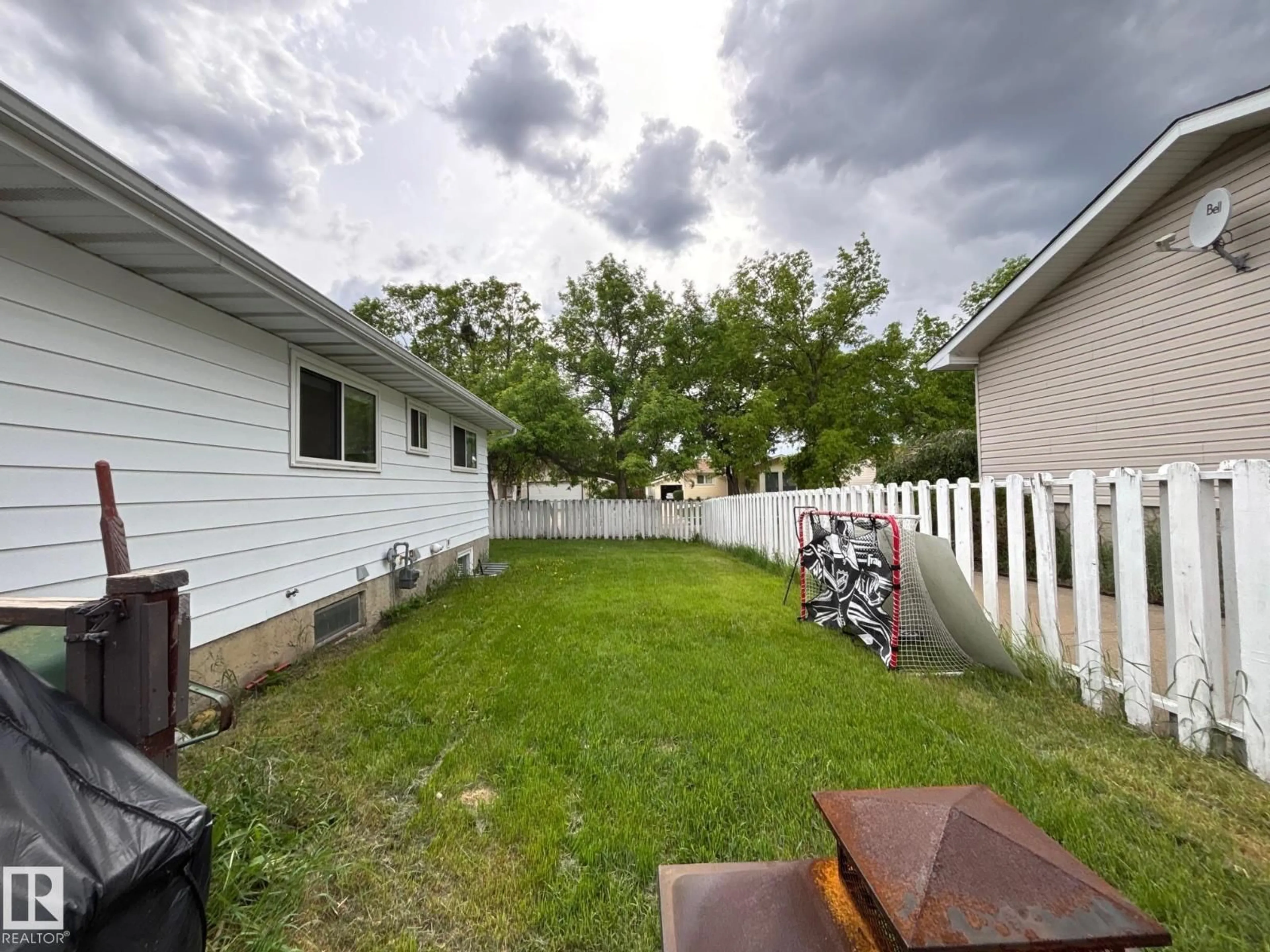 Patio, unknown for 8504 92 AV, Fort Saskatchewan Alberta T8L2P6