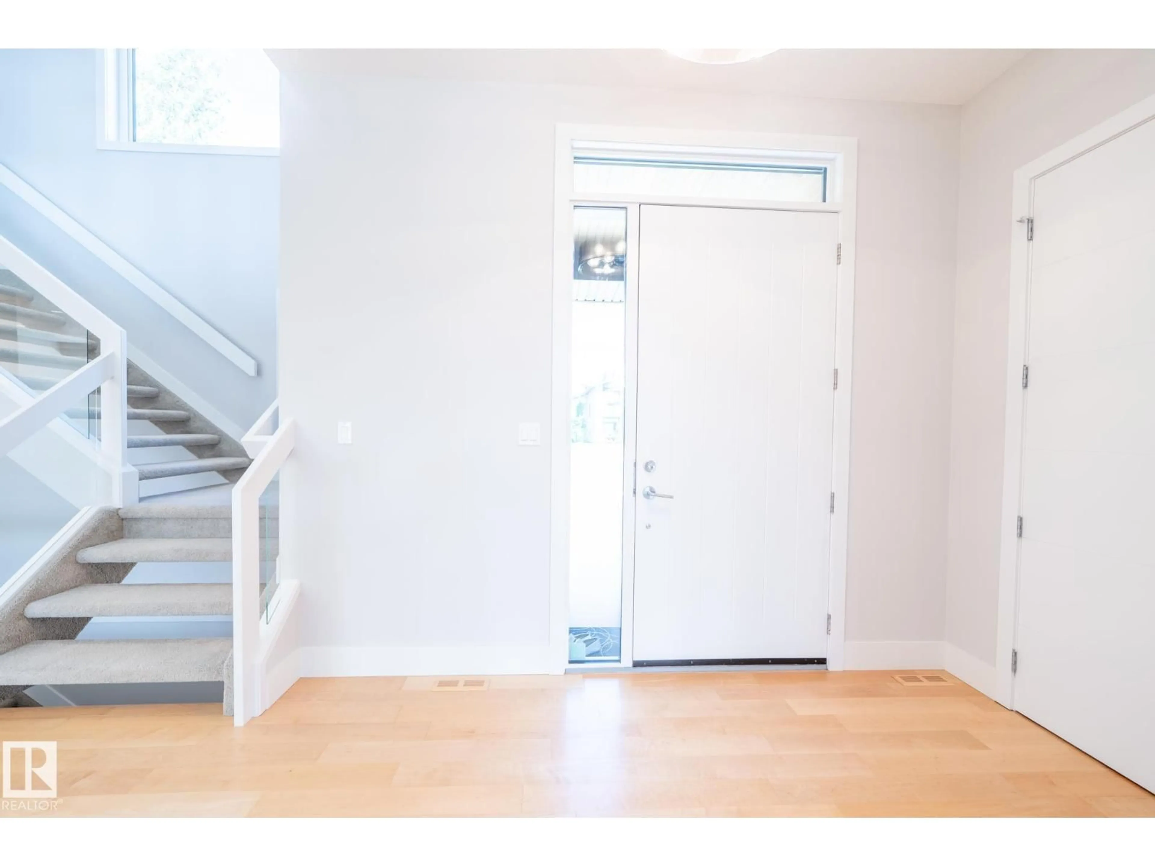 Indoor entryway for NW - 7376 MAY CM, Edmonton Alberta T6R0V3