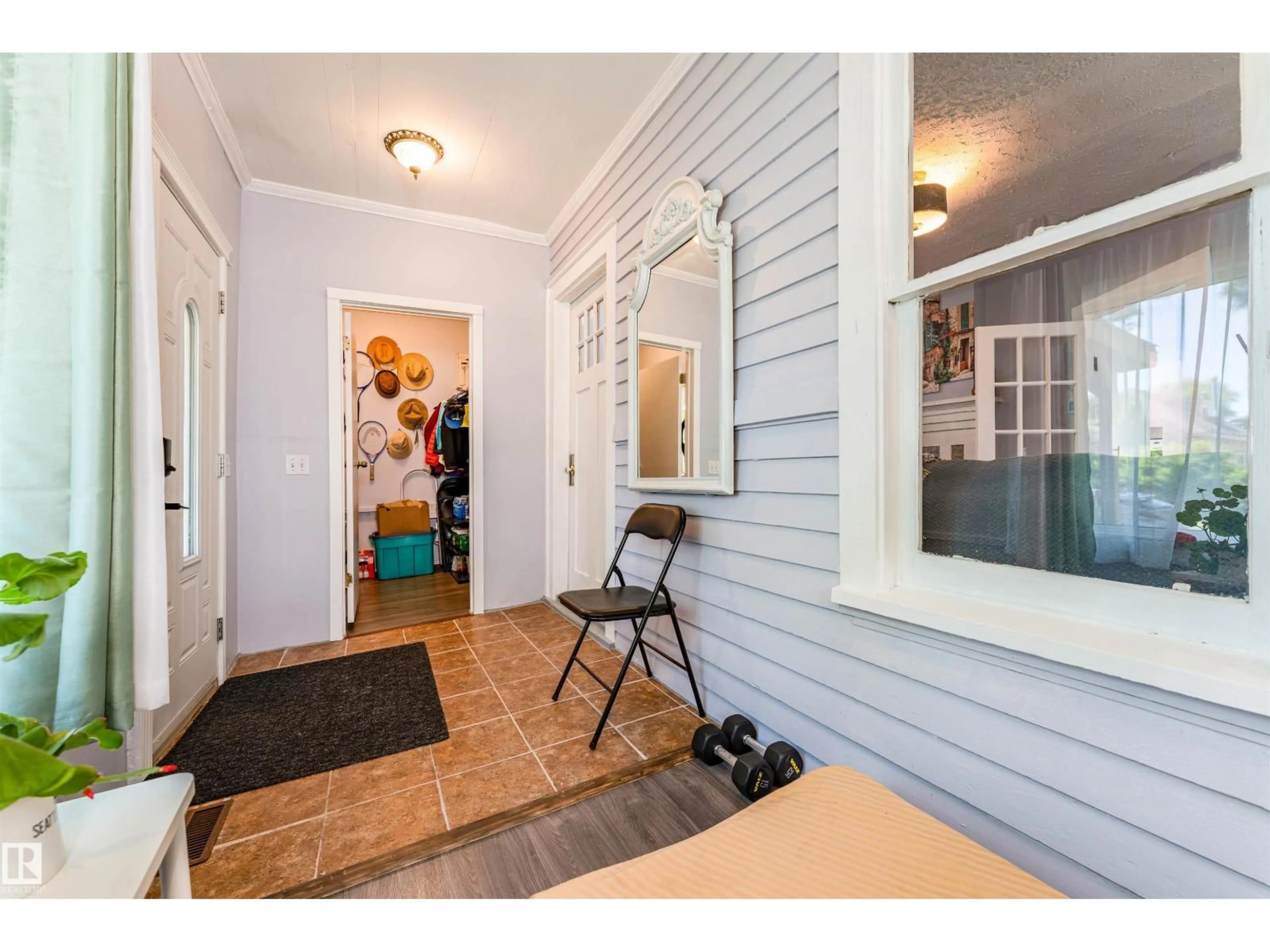 Indoor entryway for NW - 11416 89 ST, Edmonton Alberta T5B3T8