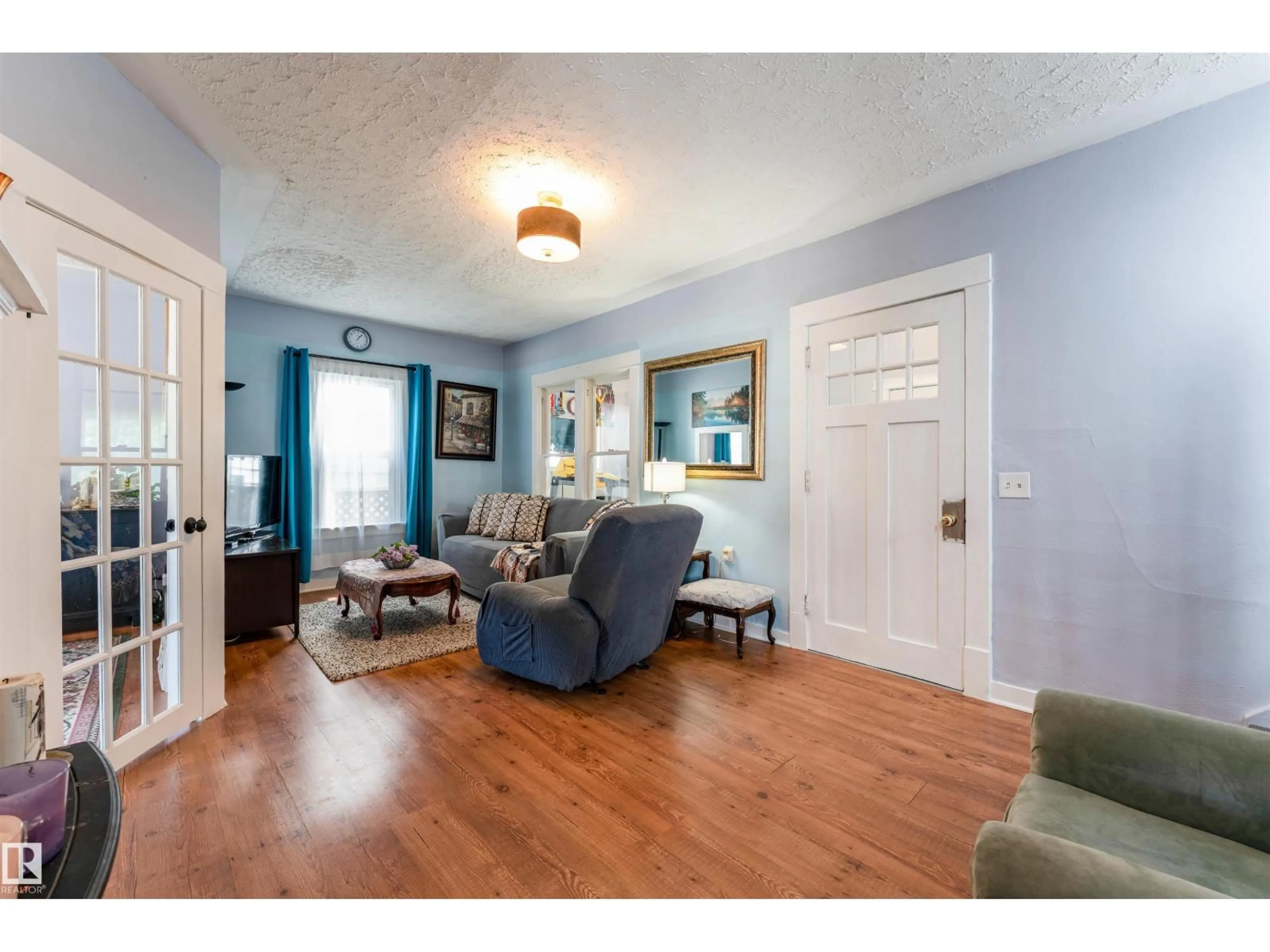 Living room with furniture, wood/laminate floor for NW - 11416 89 ST, Edmonton Alberta T5B3T8