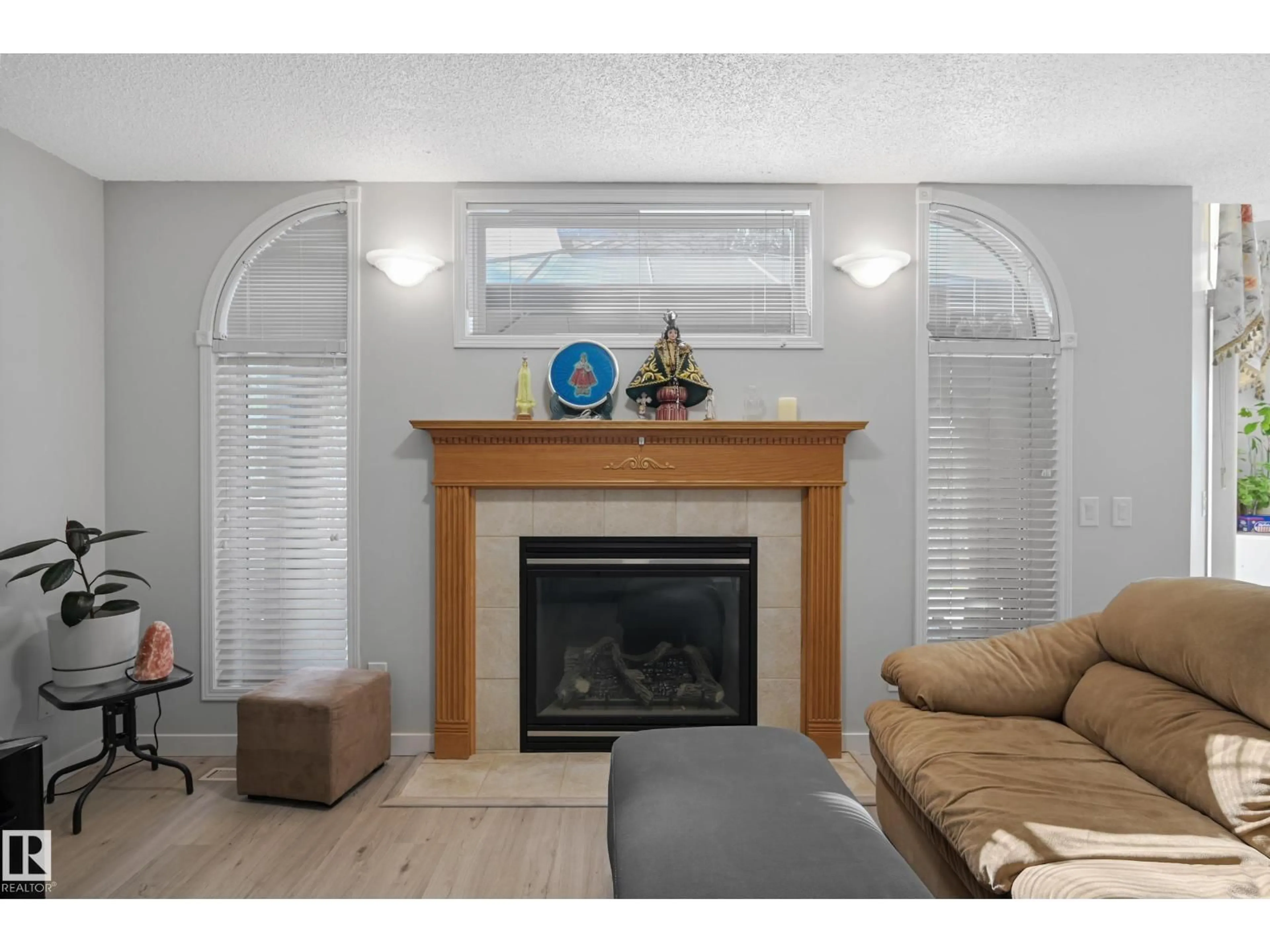 Living room with furniture, unknown for NW - 4960 191 ST, Edmonton Alberta T6M2T8