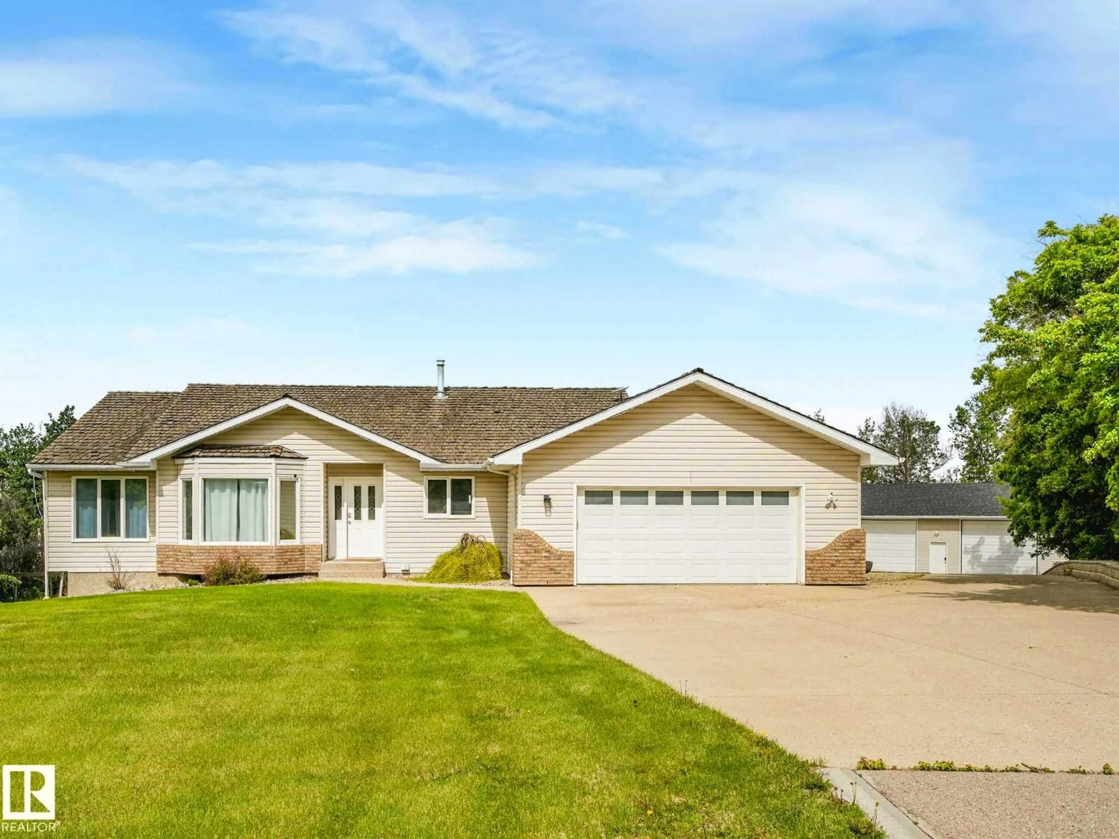 Home with vinyl exterior material, unknown for 10 55305 RGE ROAD 242, Rural Sturgeon County Alberta T8T1Y1