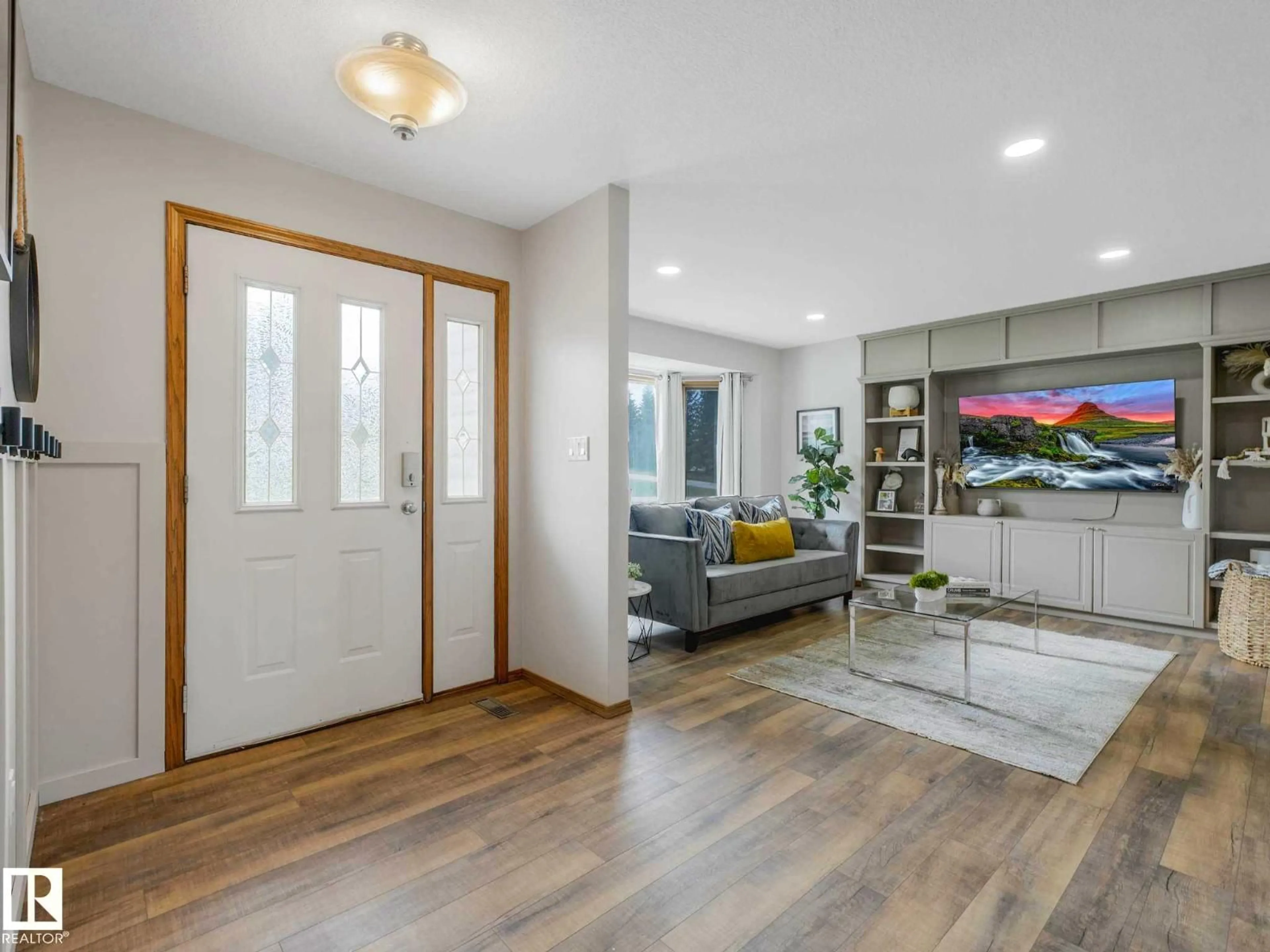 Indoor entryway for 10 55305 RGE ROAD 242, Rural Sturgeon County Alberta T8T1Y1
