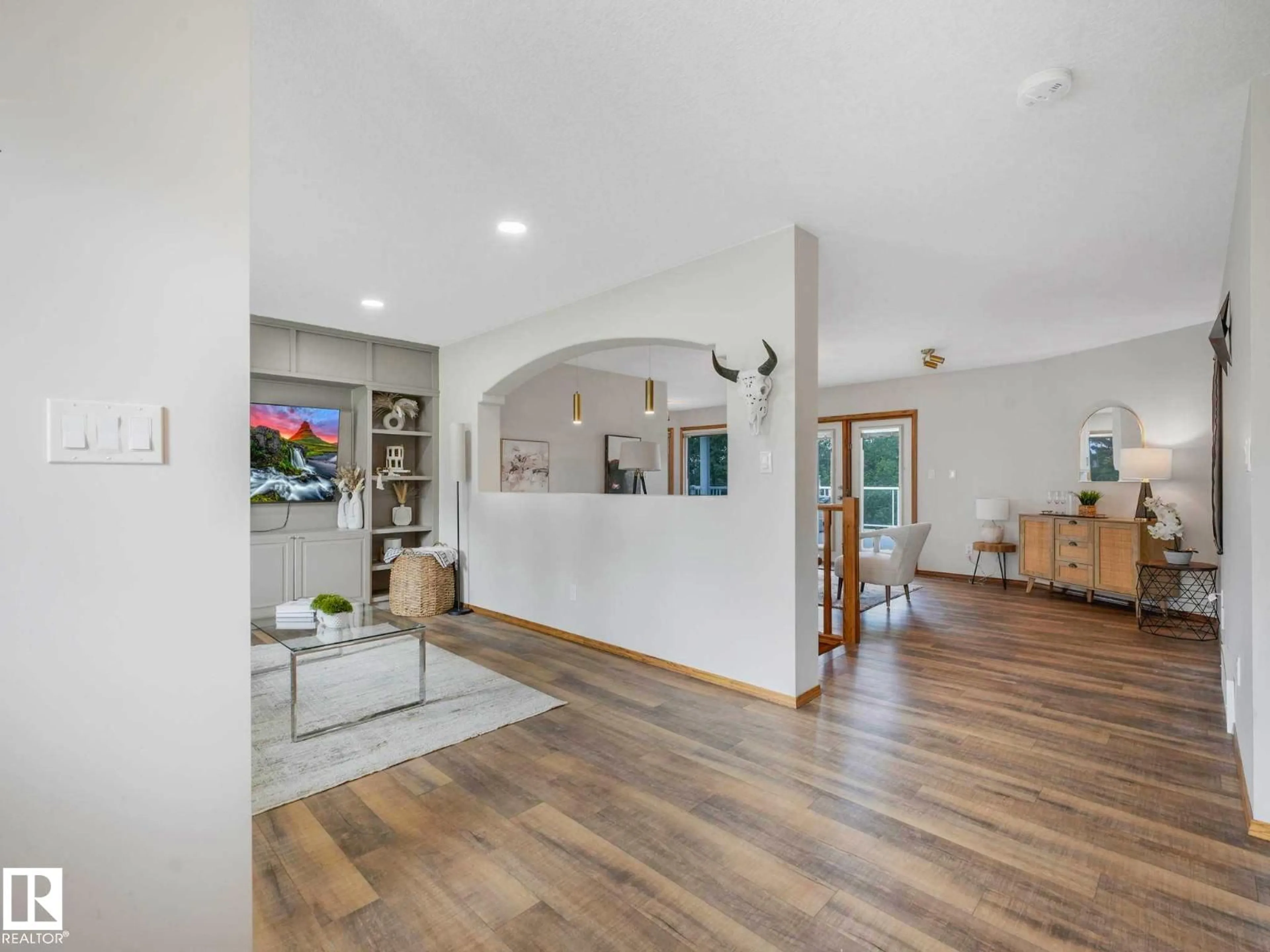 Indoor entryway for 10 55305 RGE ROAD 242, Rural Sturgeon County Alberta T8T1Y1