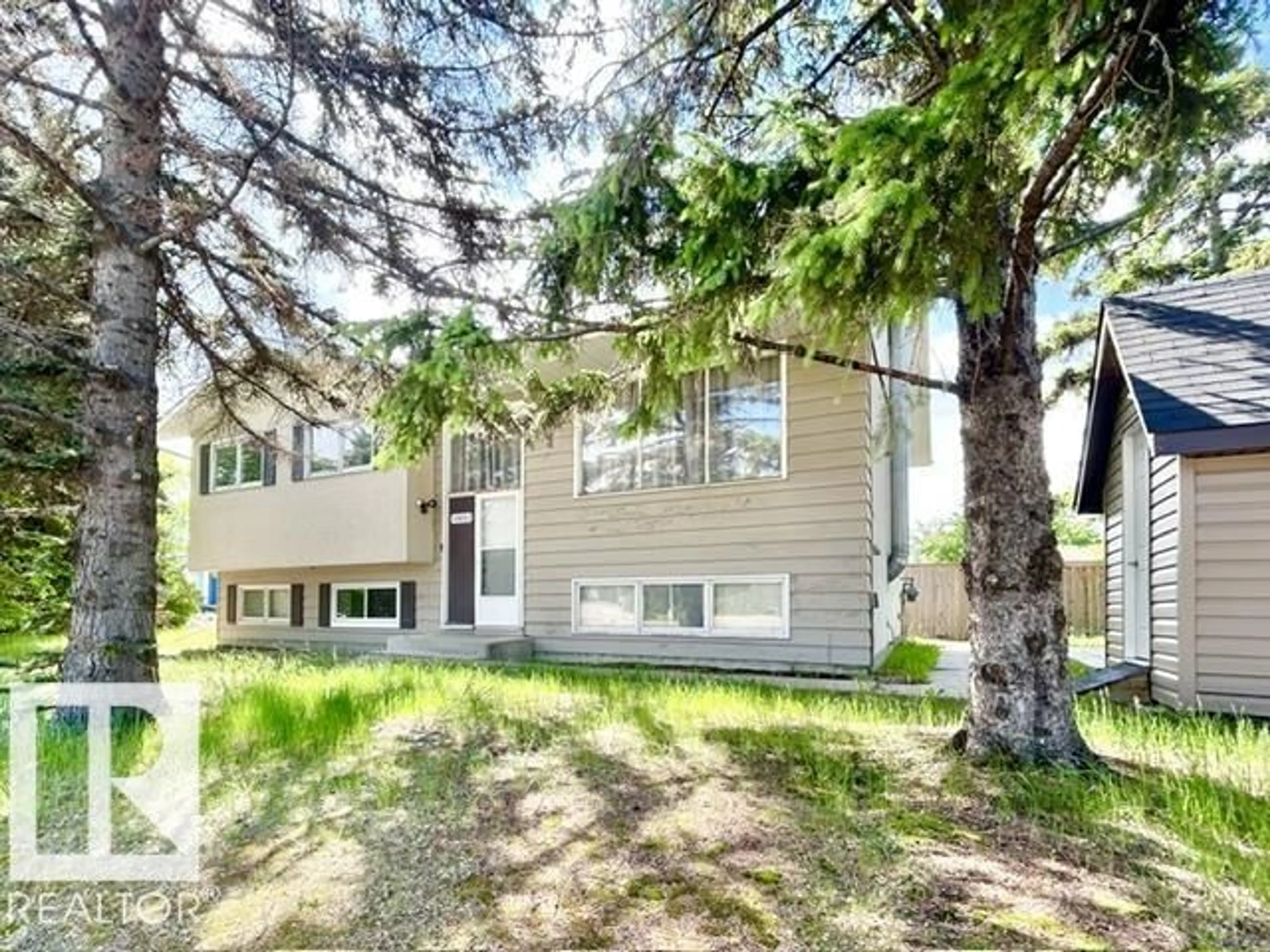 Home with vinyl exterior material, street for 10803 40 AV, Edmonton Alberta T6J0P6